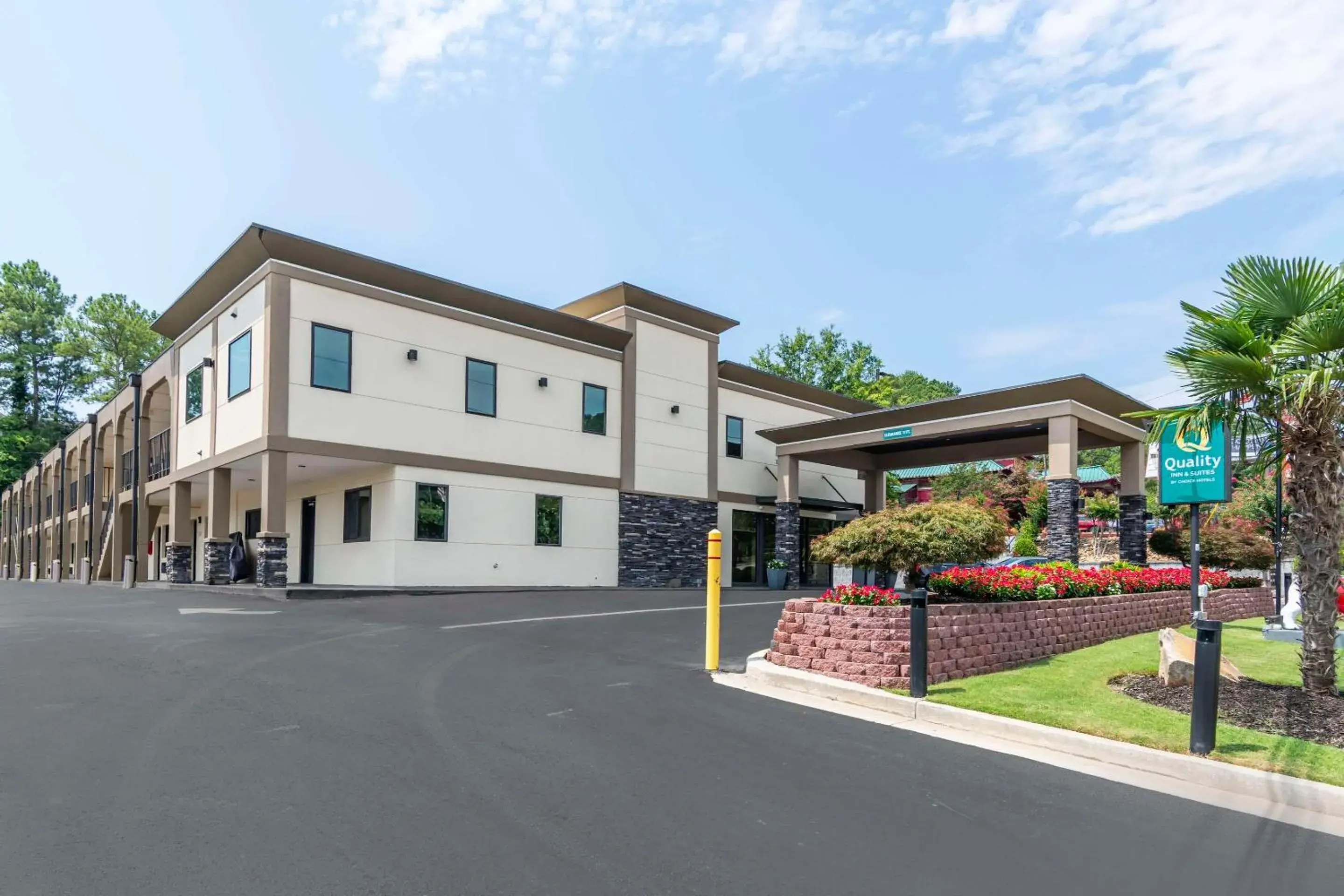 Property building in Quality Inn & Suites Athens University Area Property building in Quality Inn & Suites Athens University Area