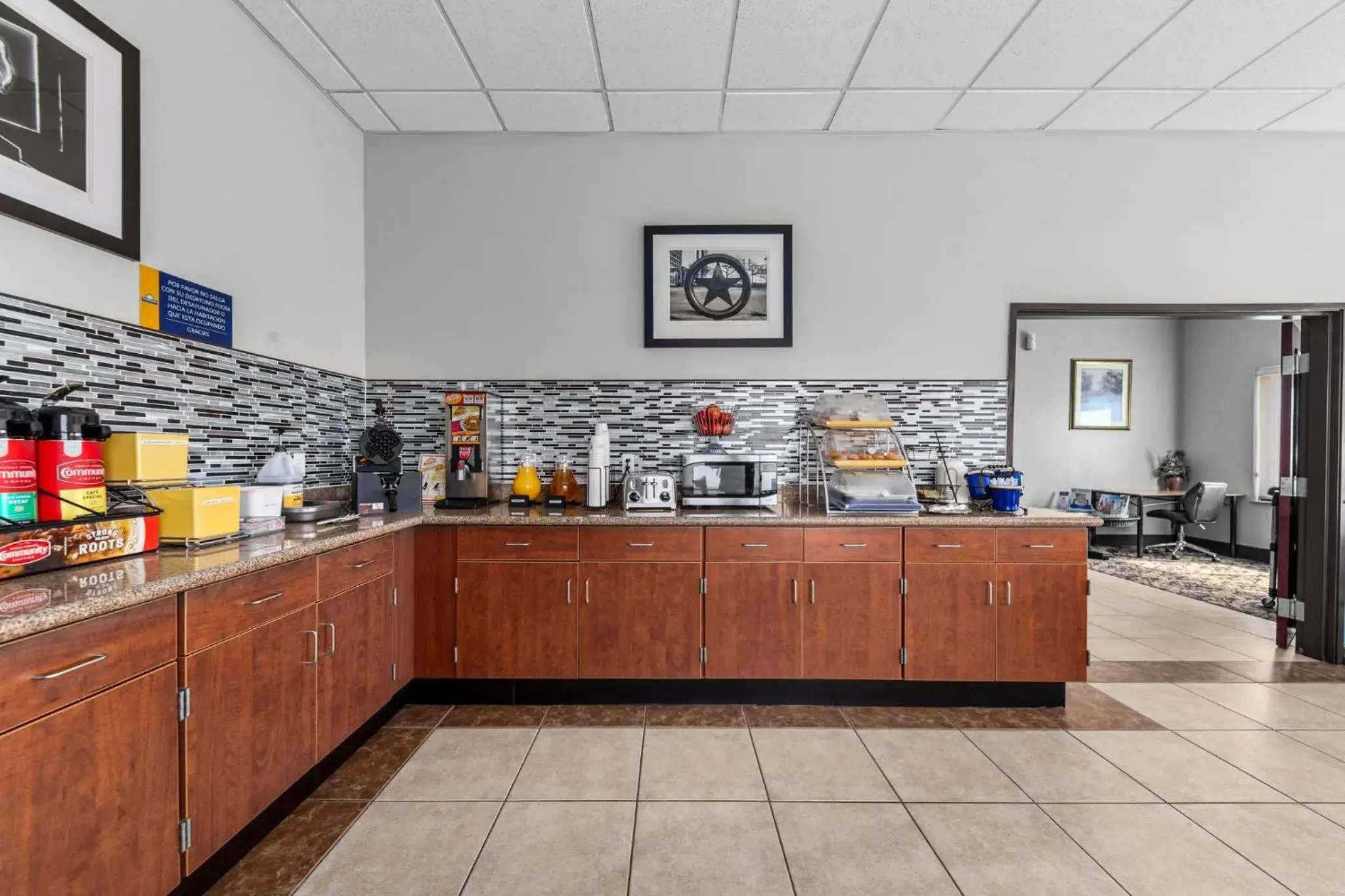 Breakfast in Days Inn by Wyndham Salado Breakfast in Days Inn by Wyndham Salado