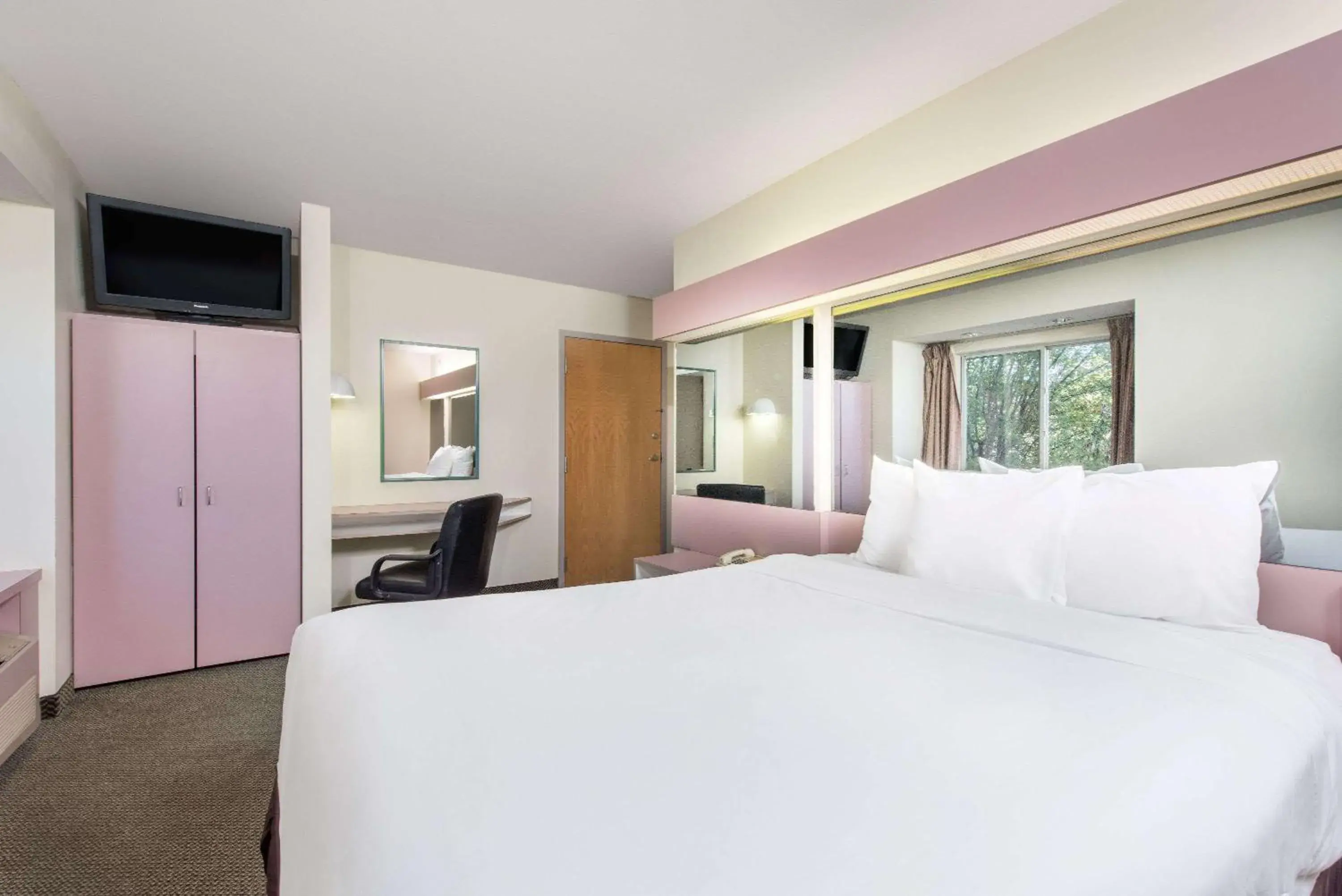 Photo of the whole room, Bed in Knights Inn Allentown Photo of the whole room, Bed in Knights Inn Allentown