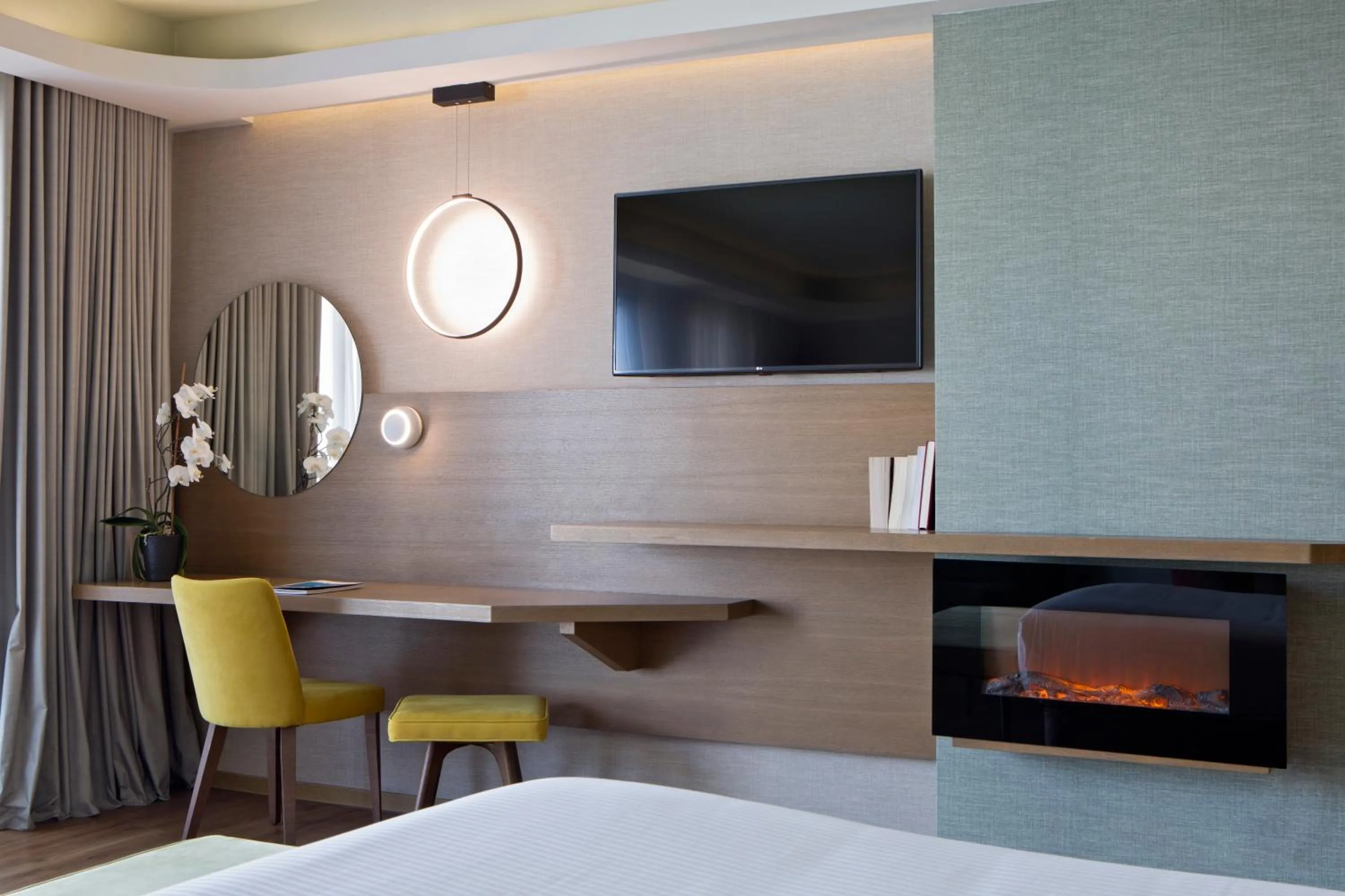 Bed in Zeus Essence Wyndham Athens Residence