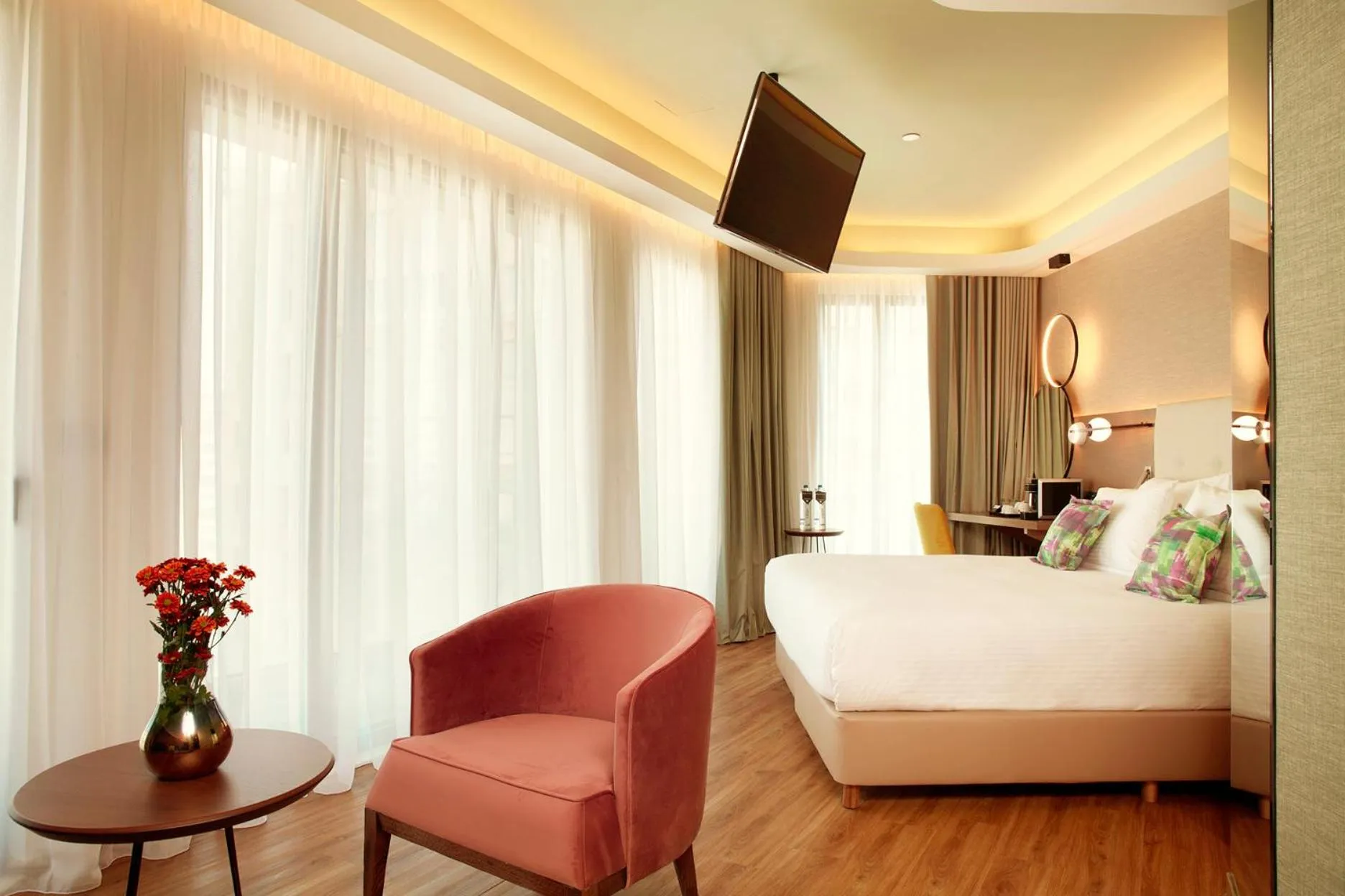 Bed in Zeus Essence Wyndham Athens Residence