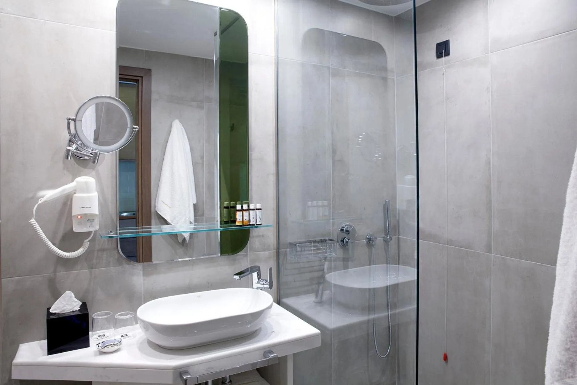 Bathroom in Zeus Essence Wyndham Athens Residence