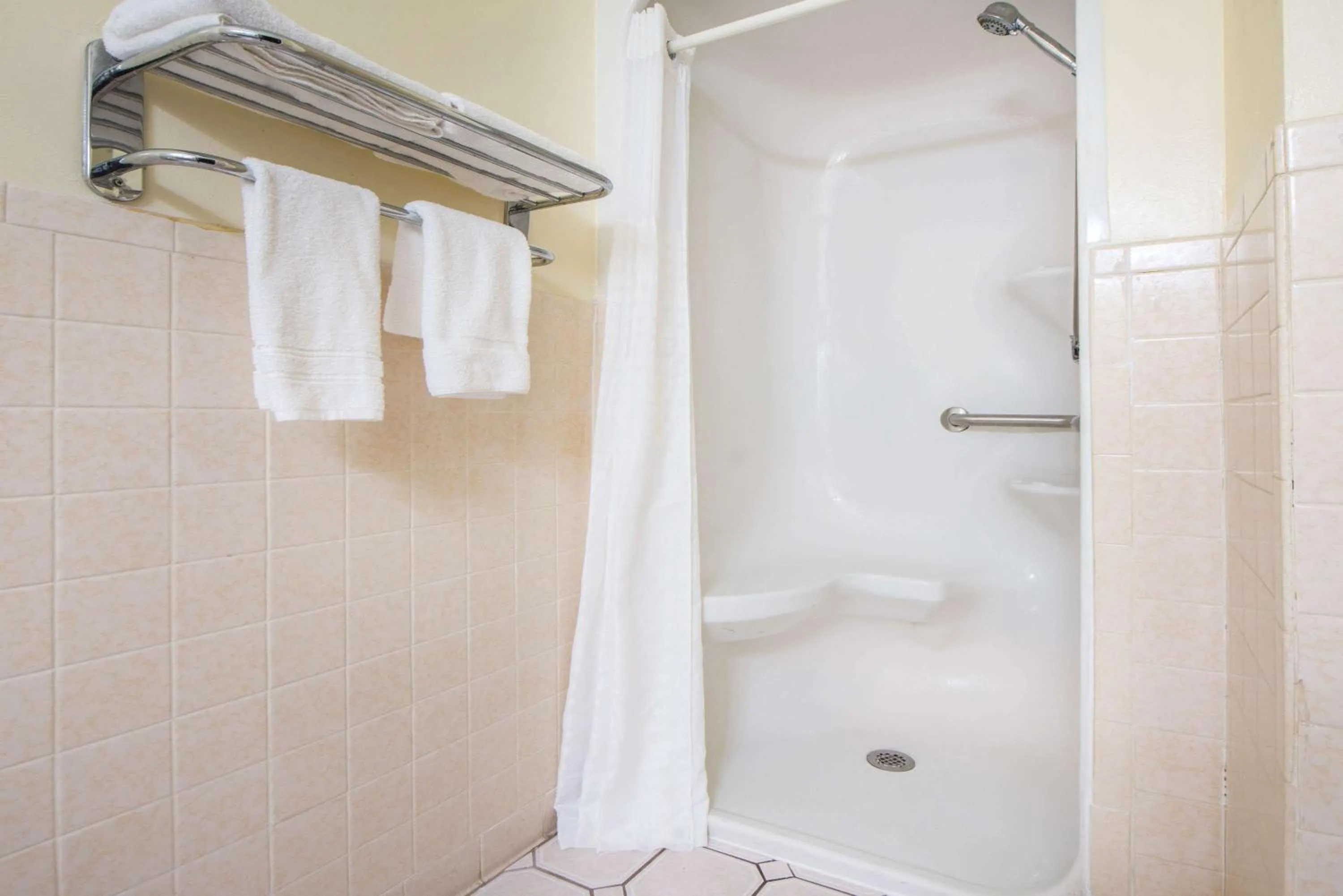 Shower in Super 8 by Wyndham Tulsa/Arpt/St Fairgrounds