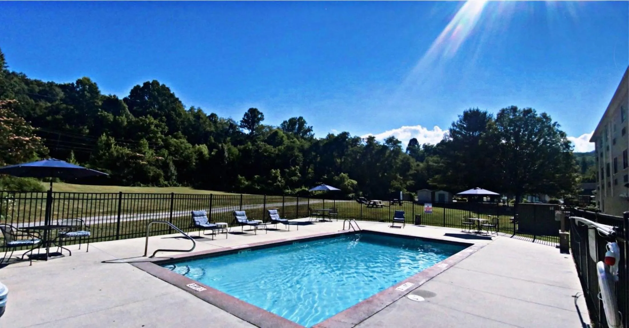Seating area in Microtel Inn & Suites by Wyndham Cherokee