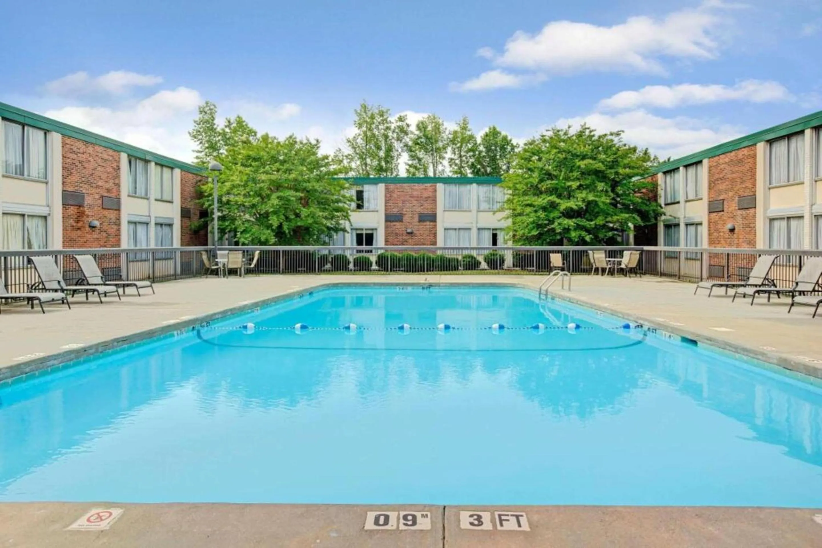 Swimming pool in Motel 6 Rock Hill SC