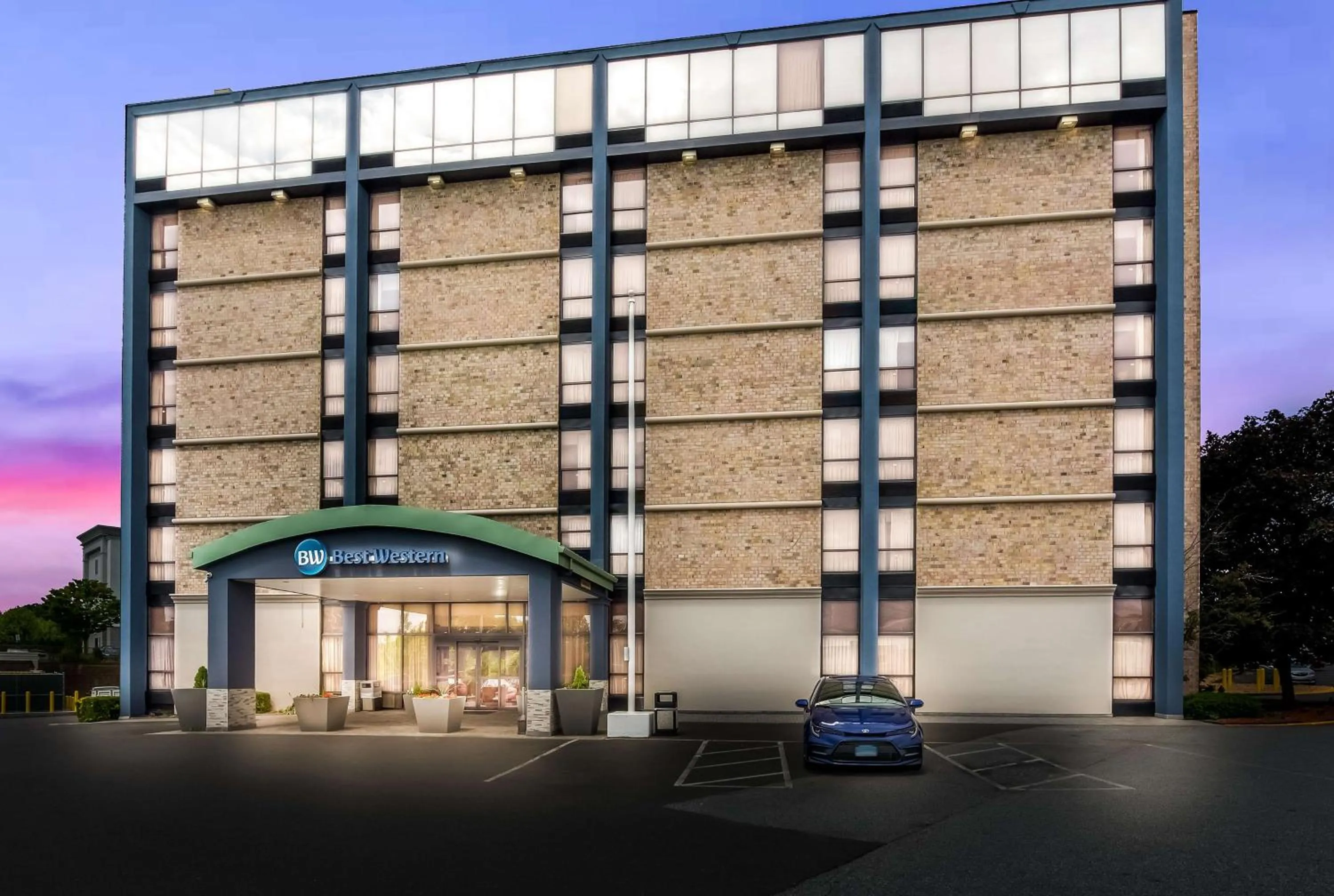 Property building in Best Western Executive Hotel New Haven-West Haven