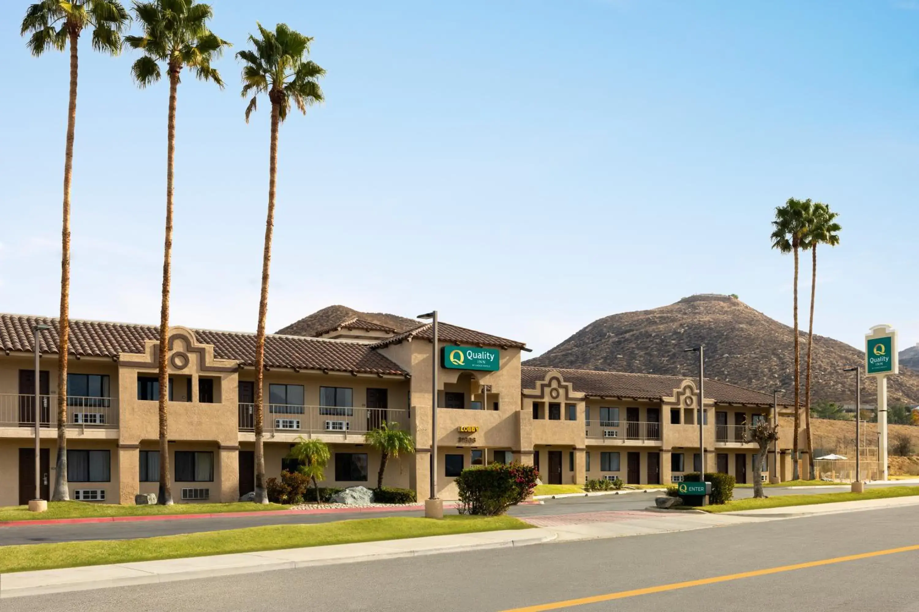 Property building in Quality Inn Lake Elsinore I-15 Property building in Quality Inn Lake Elsinore I-15