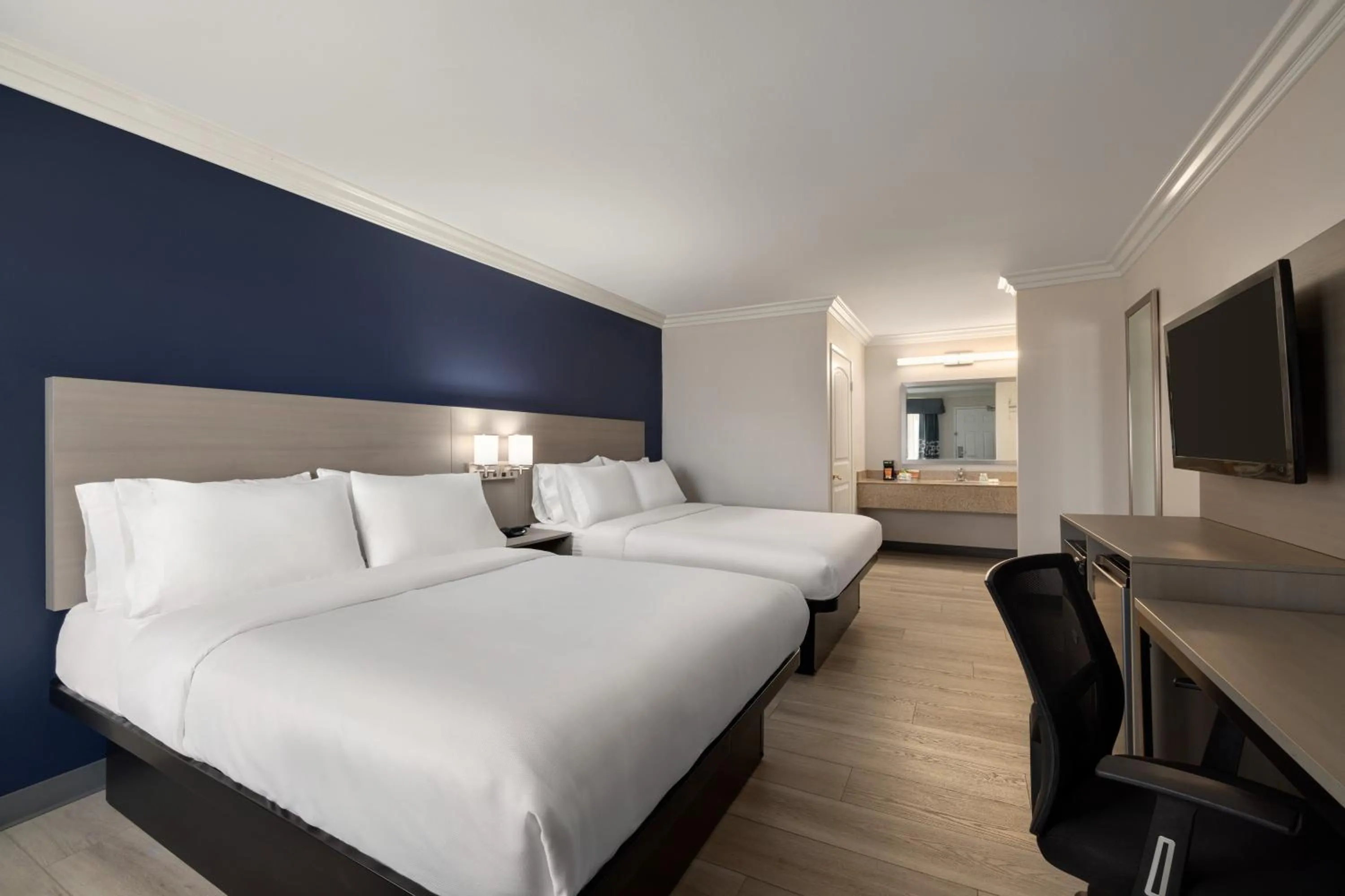 Bed in Quality Inn Lake Elsinore I-15