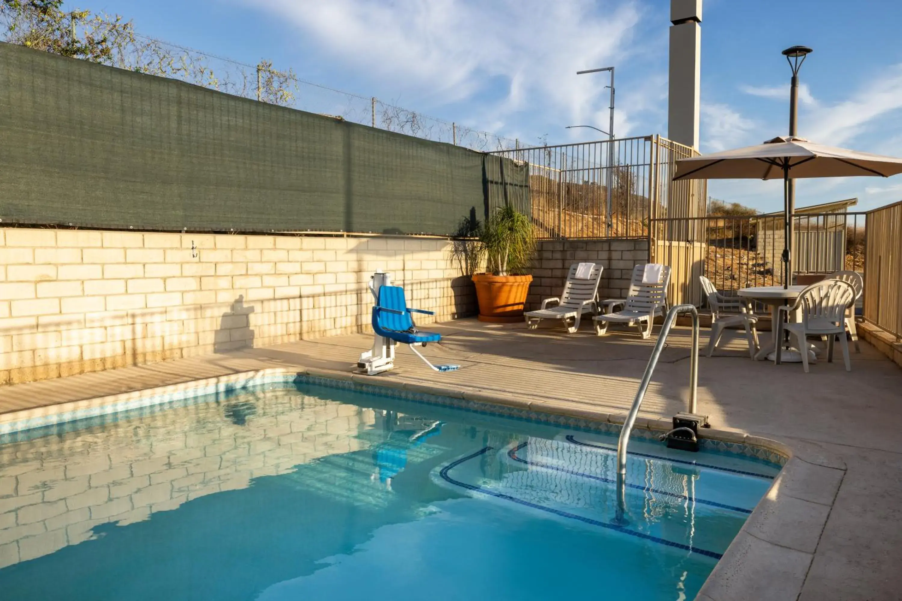 Swimming pool in Quality Inn Lake Elsinore I-15 Swimming pool in Quality Inn Lake Elsinore I-15