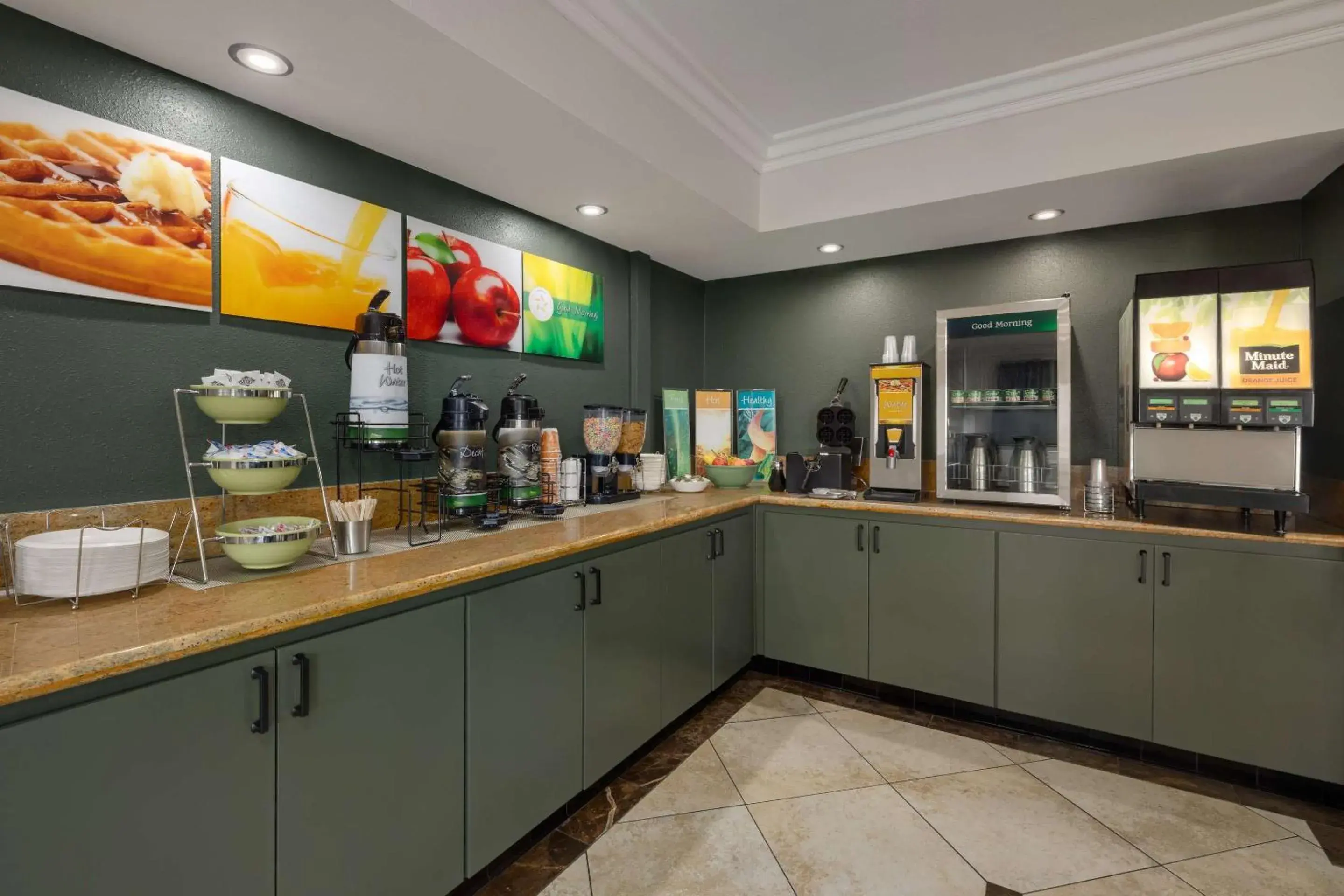 Breakfast in Quality Inn Lake Elsinore I-15 Breakfast in Quality Inn Lake Elsinore I-15