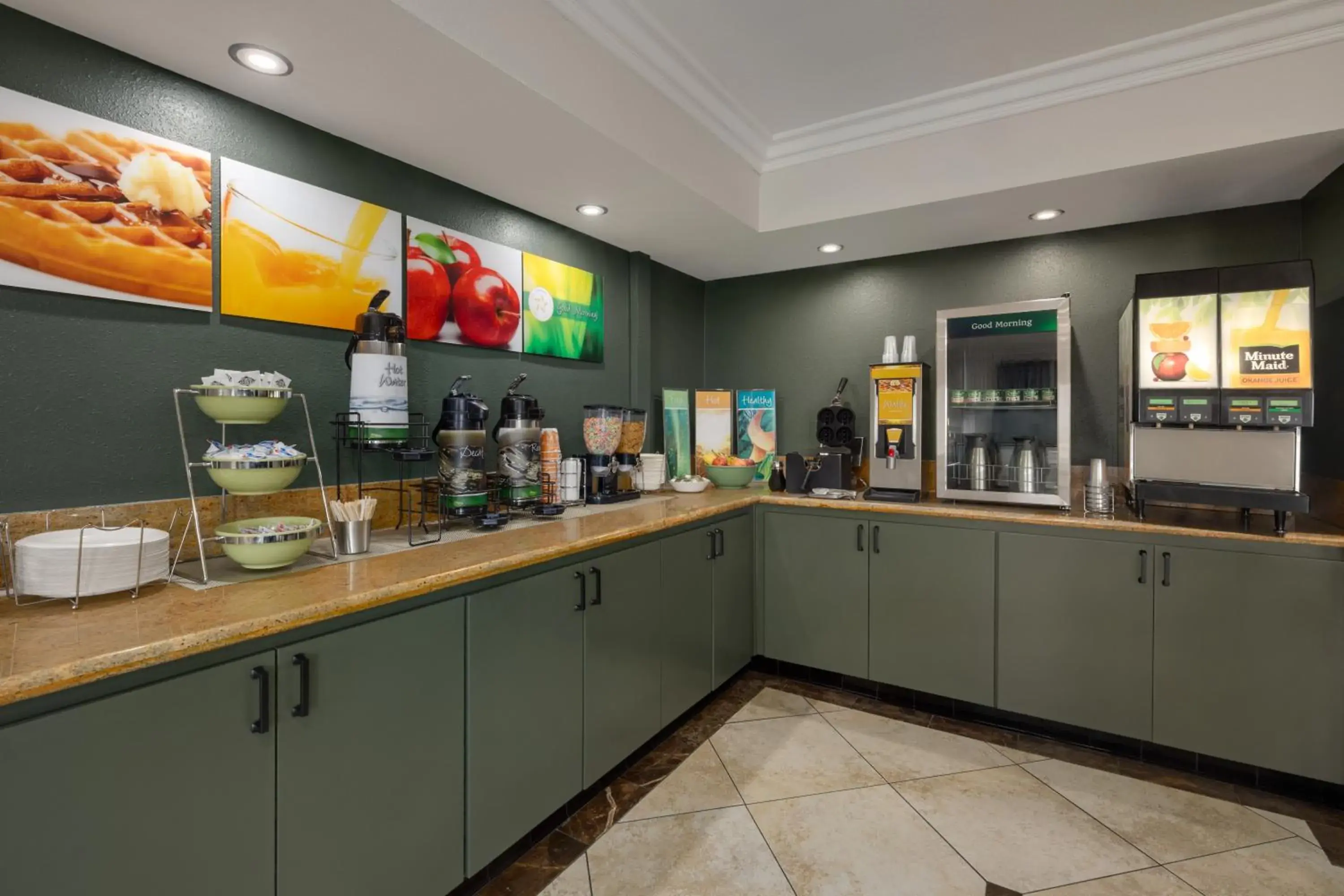 Breakfast in Quality Inn Lake Elsinore I-15 Breakfast in Quality Inn Lake Elsinore I-15