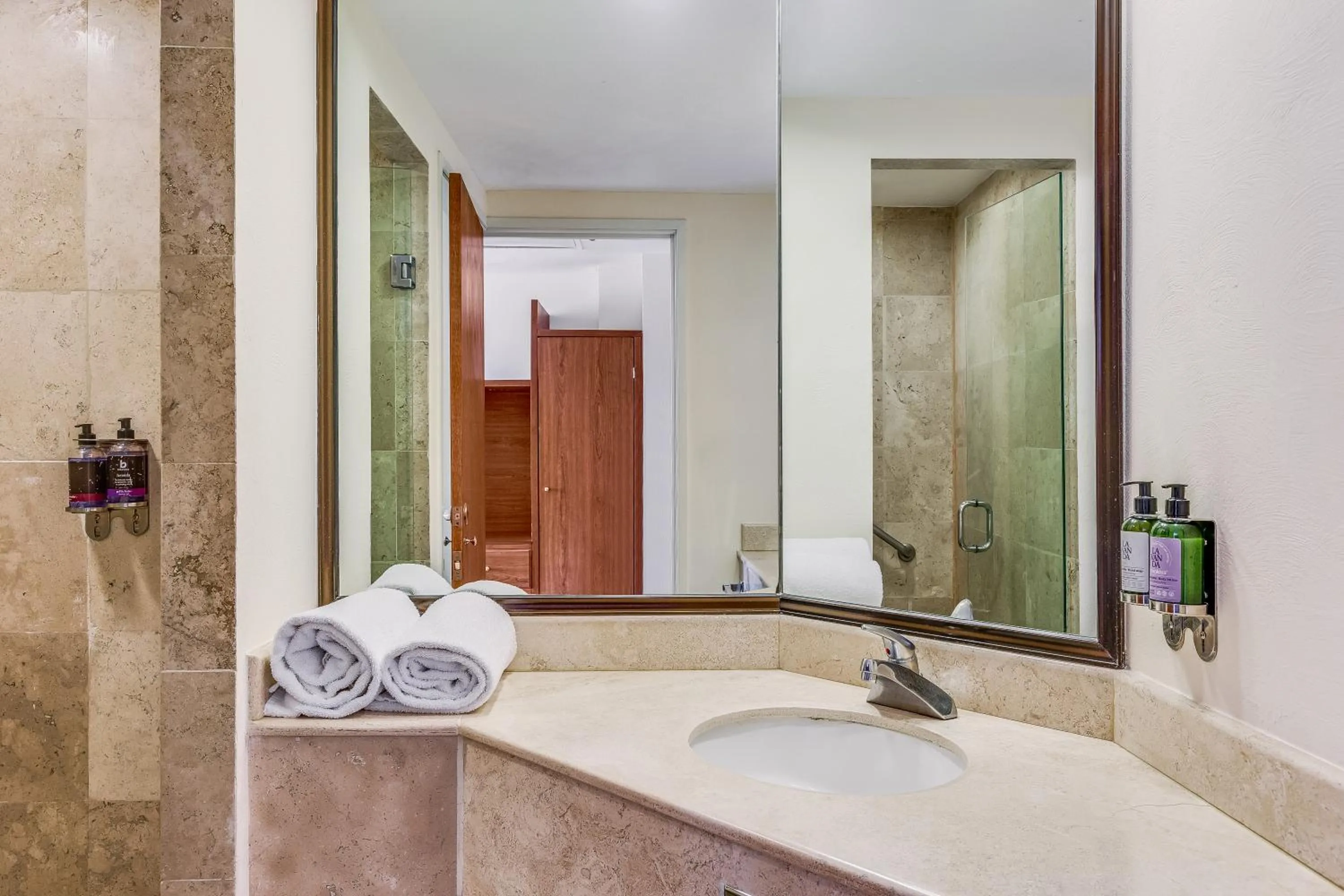 Bathroom in Fiesta Inn Colima