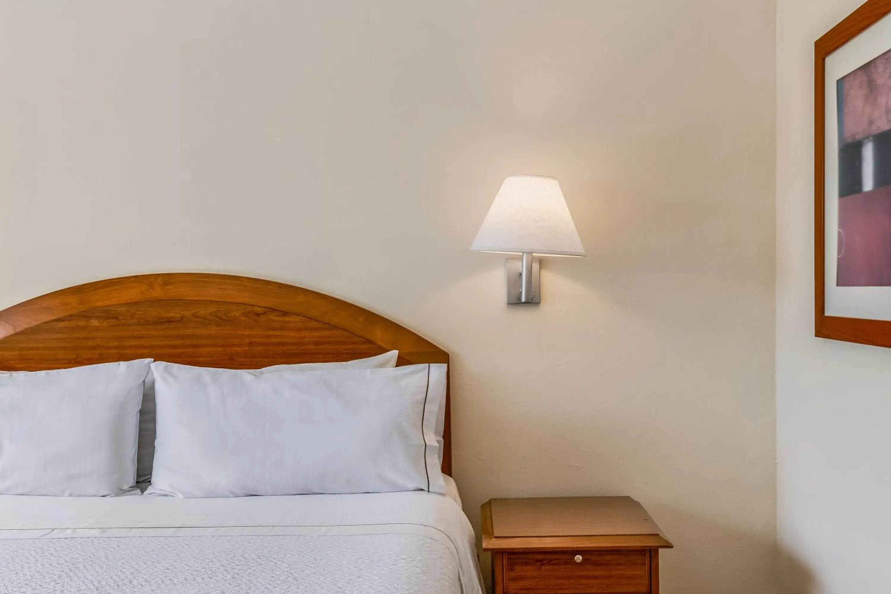 Bed in Fiesta Inn Colima Bed in Fiesta Inn Colima