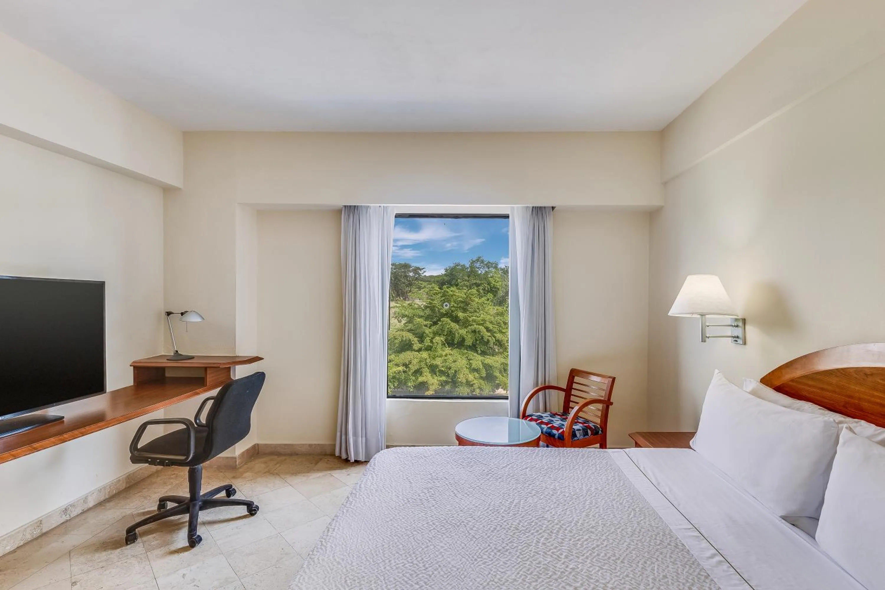 Bedroom, Bed in Fiesta Inn Colima