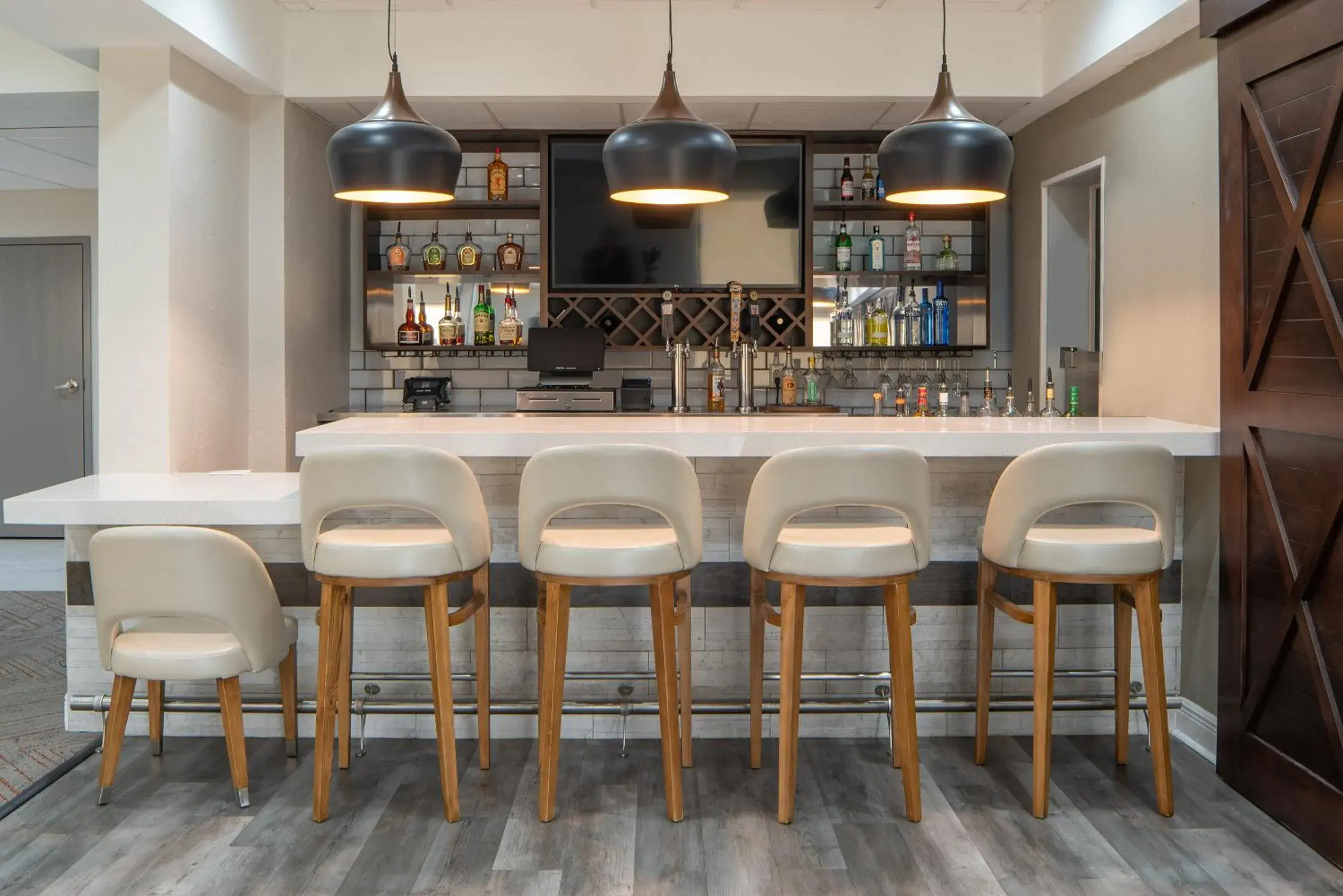 Restaurant/places to eat in Avalon Hotel & Suites Alexandria Restaurant/places to eat in Avalon Hotel & Suites Alexandria