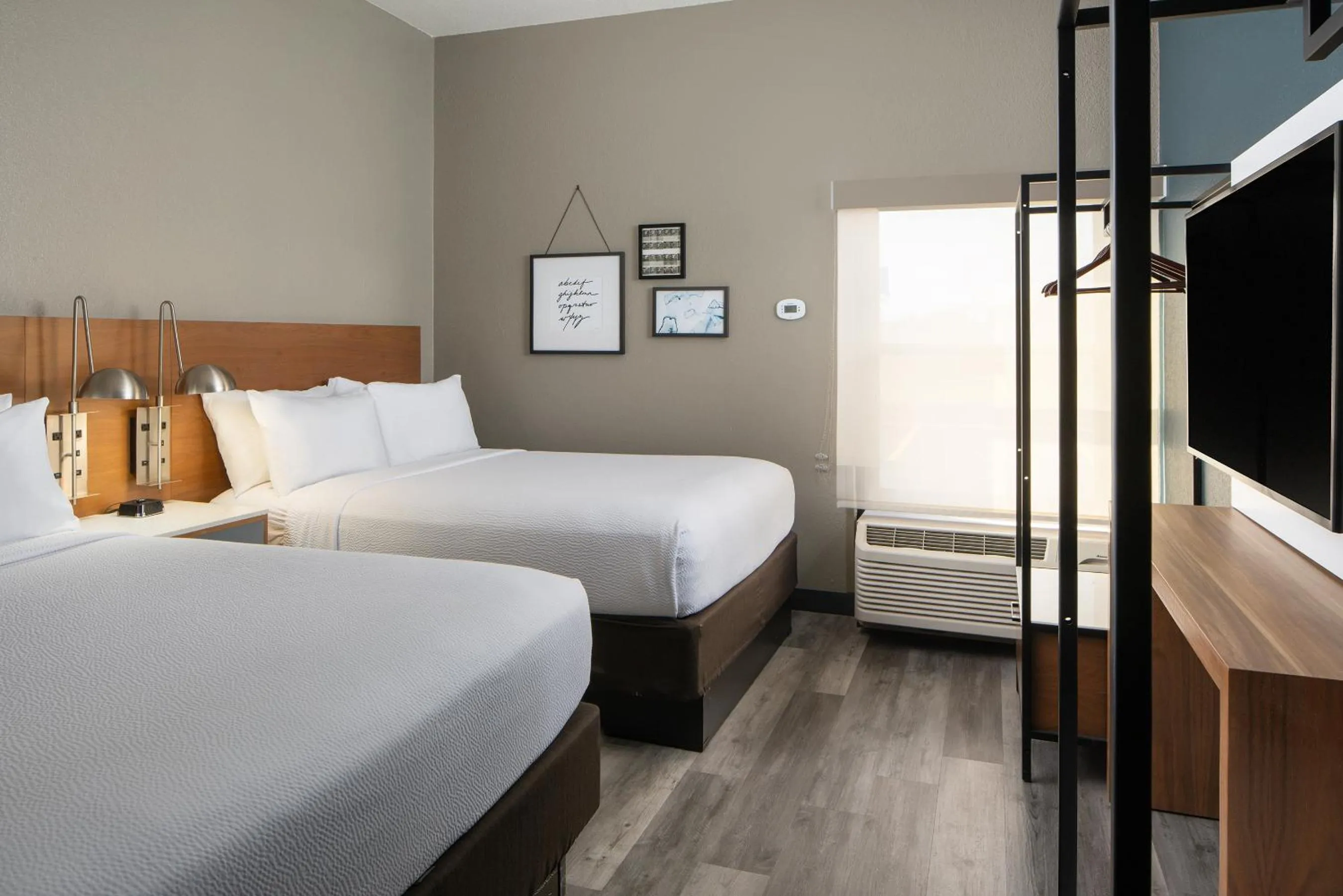 Bedroom, Bed in Avalon Hotel & Suites Alexandria