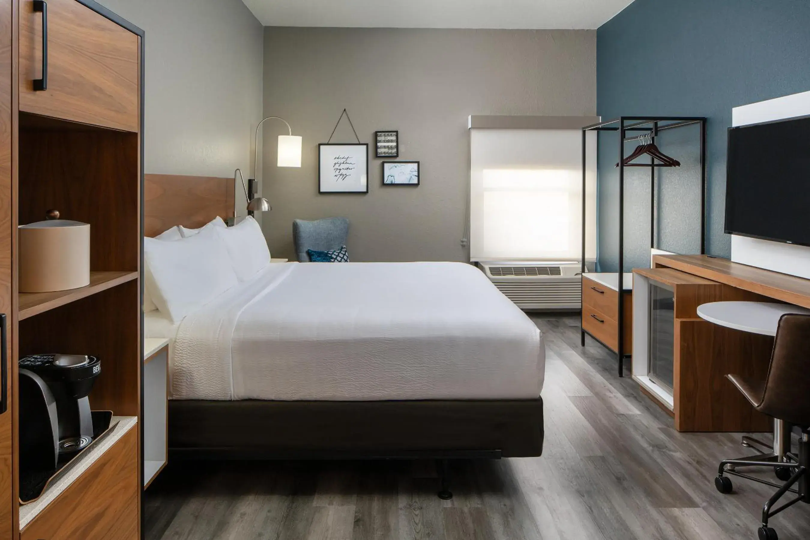 Bedroom, Bed in Avalon Hotel & Suites Alexandria Bedroom, Bed in Avalon Hotel & Suites Alexandria