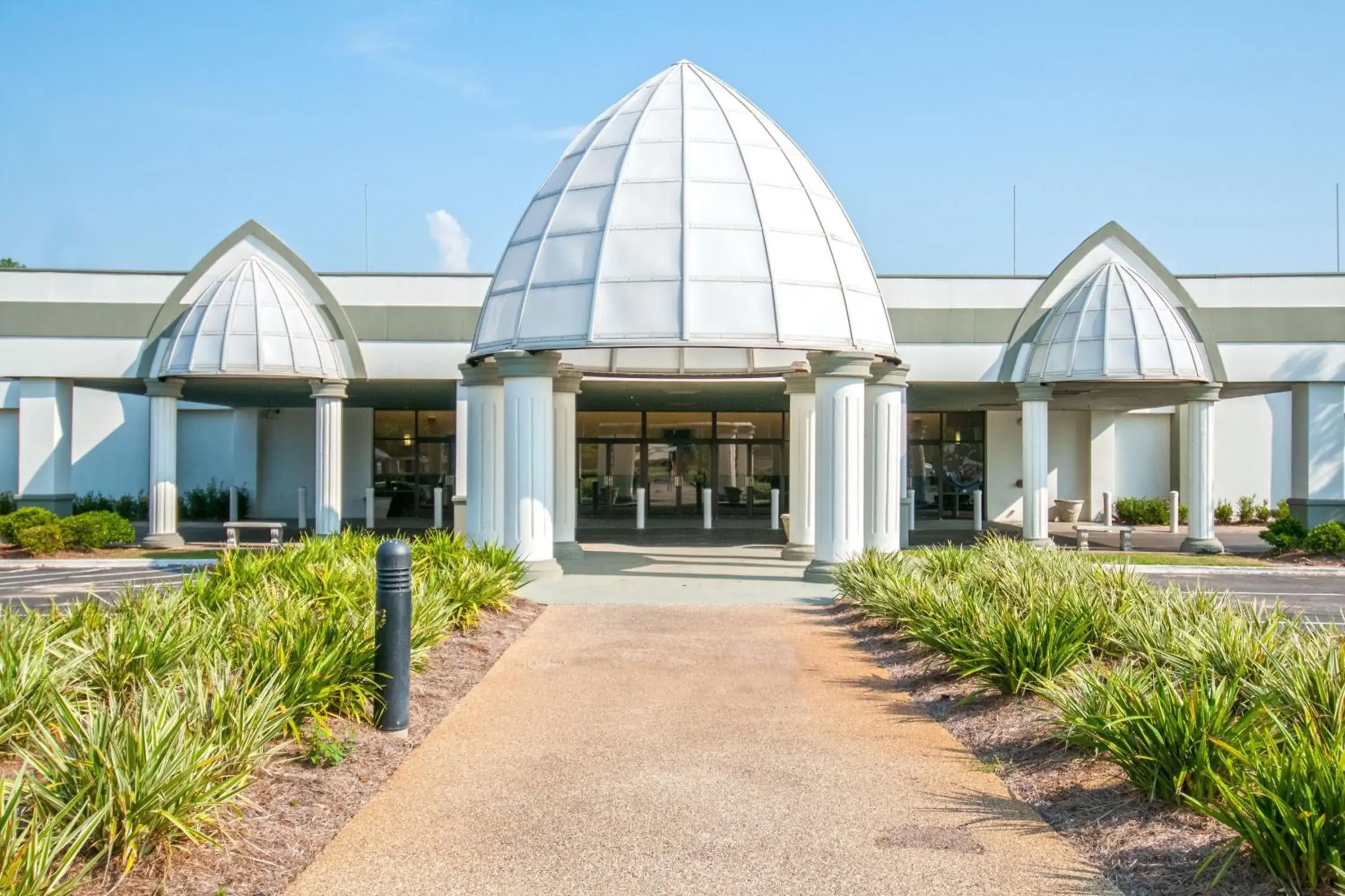 Property building in Avalon Hotel & Suites Alexandria Property building in Avalon Hotel & Suites Alexandria