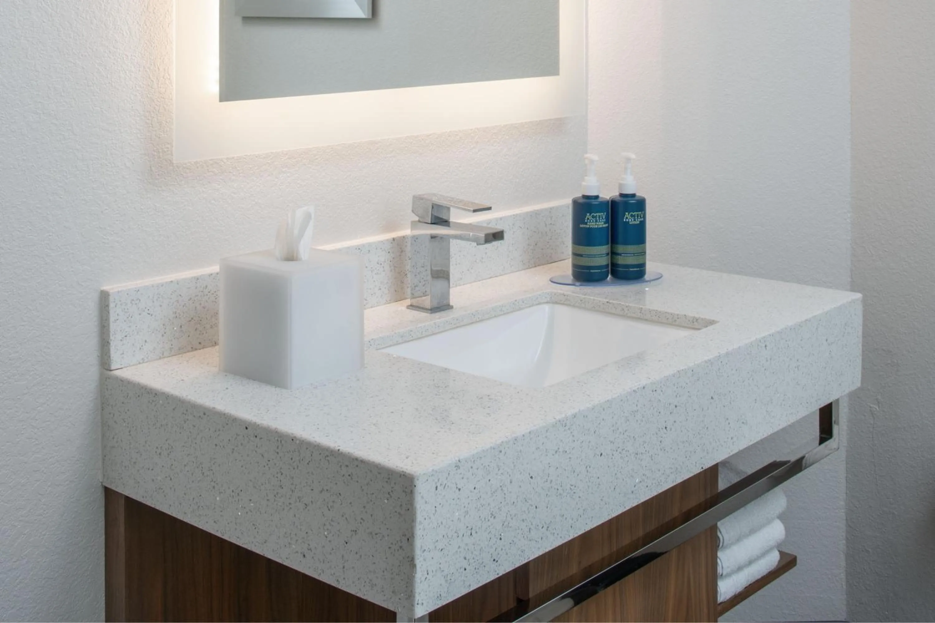 Bathroom in Avalon Hotel & Suites Alexandria