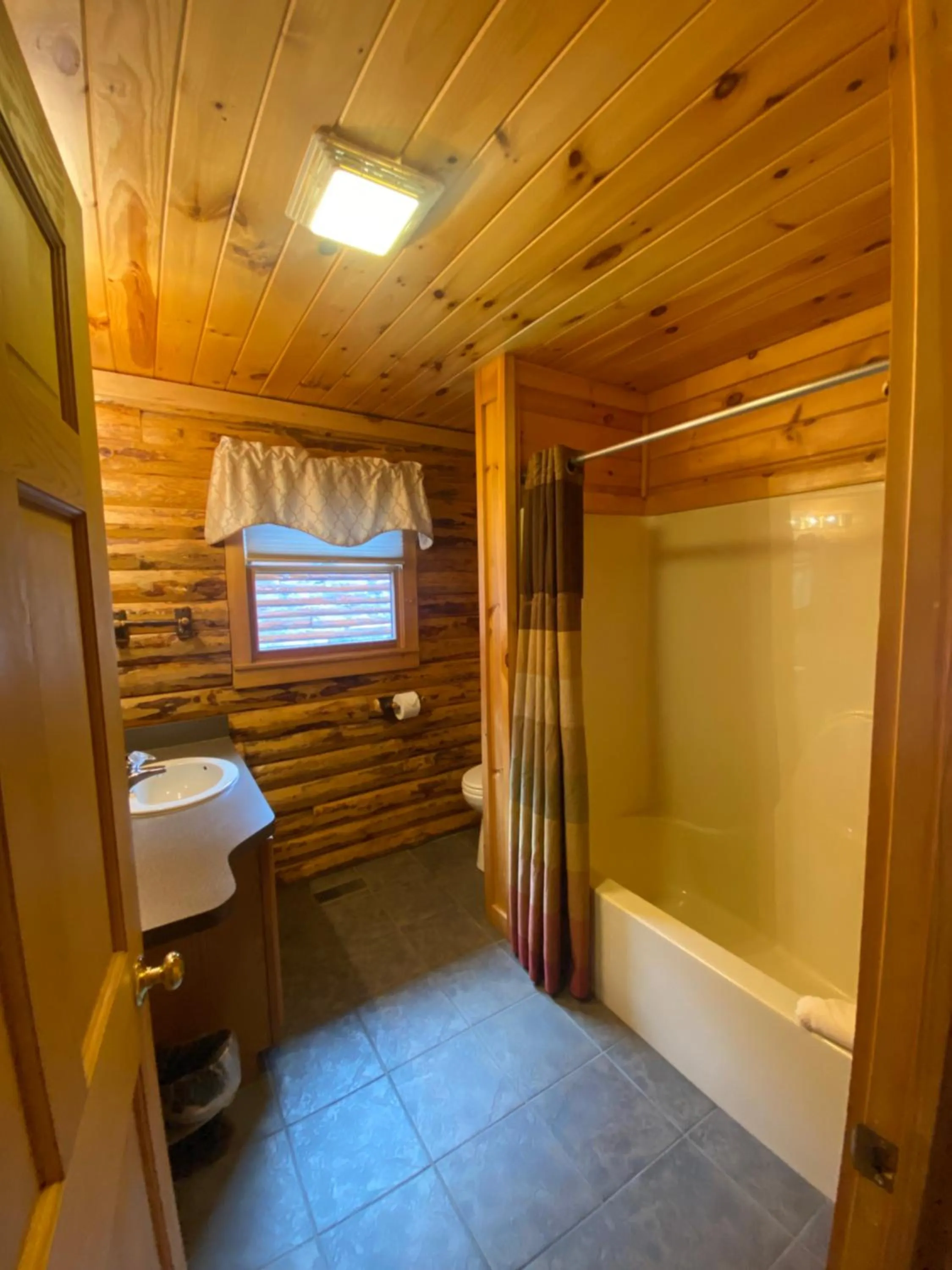 Bathroom in The Lodges at Cresthaven