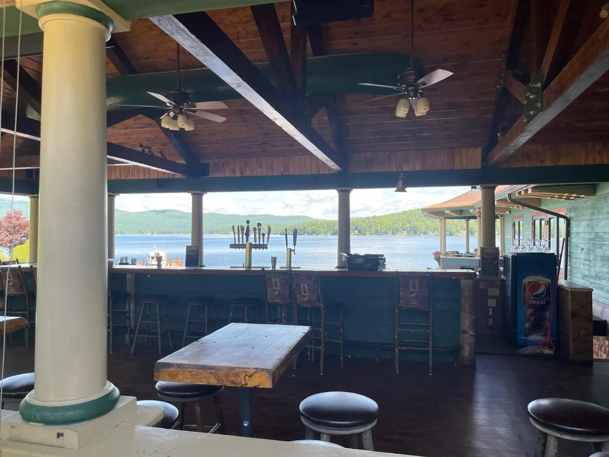 Restaurant/places to eat in The Lodges at Cresthaven Restaurant/places to eat in The Lodges at Cresthaven