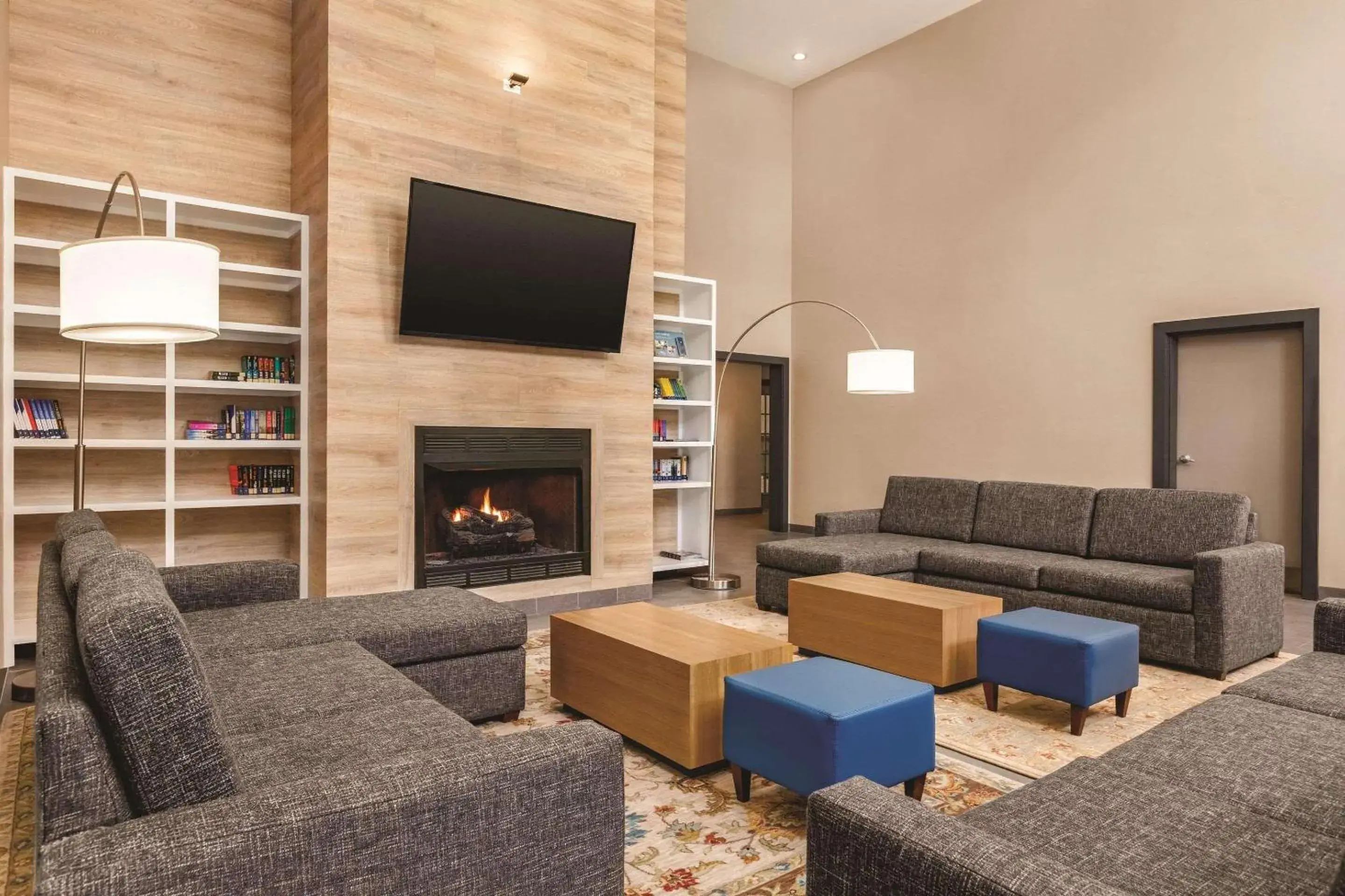 Lobby or reception in Country Inn & Suites by Radisson, Beaufort West, SC Lobby or reception in Country Inn & Suites by Radisson, Beaufort West, SC