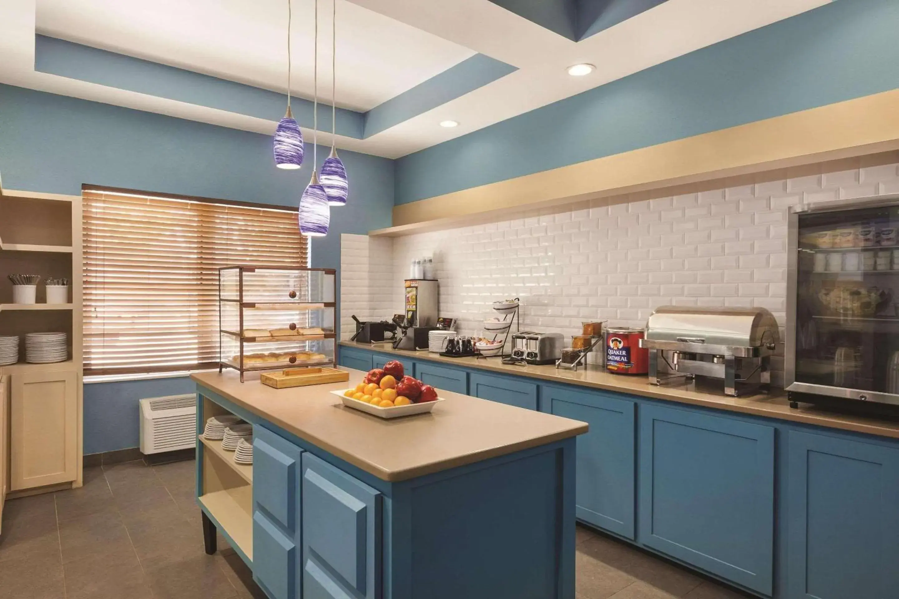 Breakfast in Country Inn & Suites by Radisson, Beaufort West, SC Breakfast in Country Inn & Suites by Radisson, Beaufort West, SC