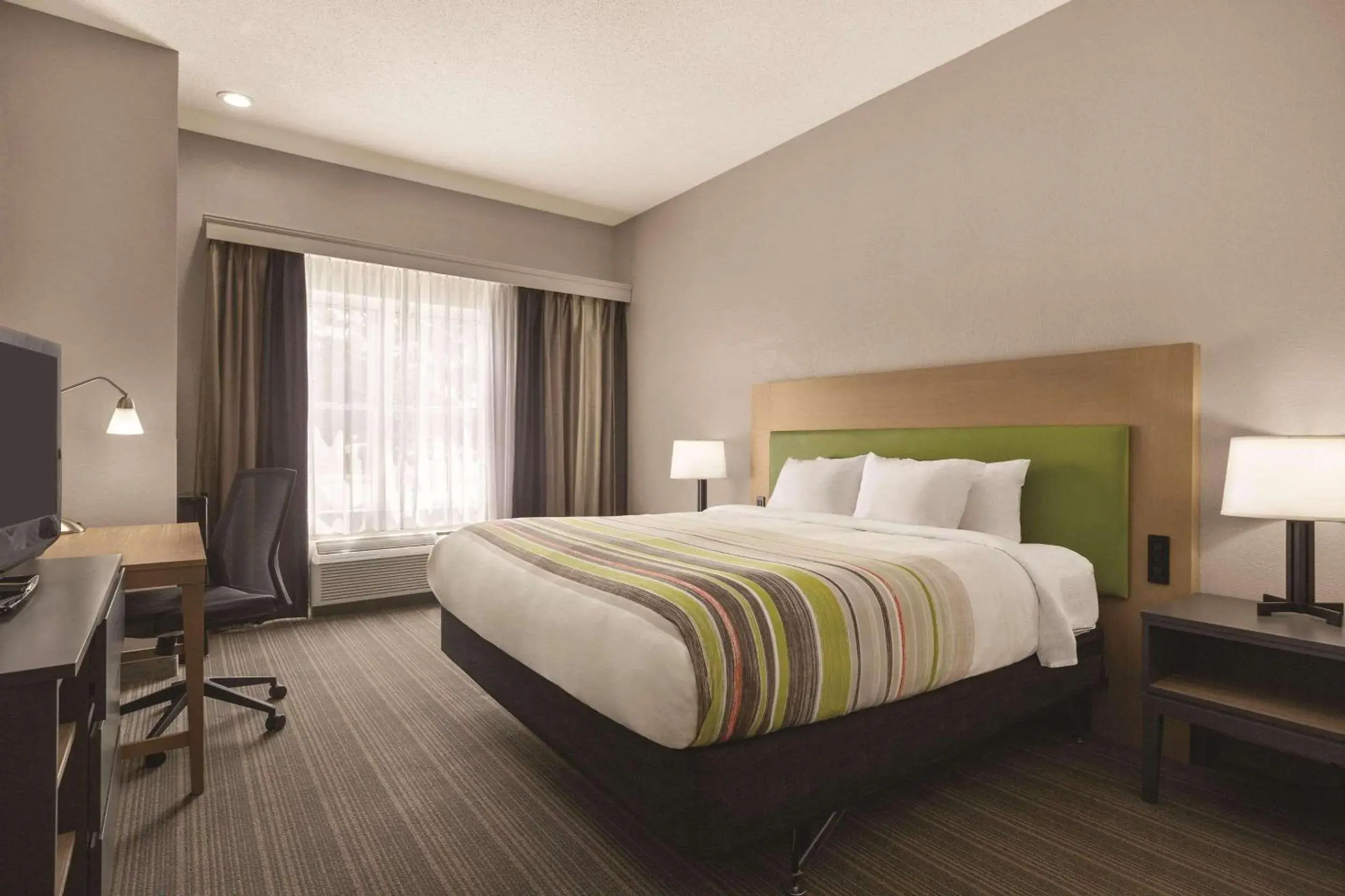 Bedroom, Bed in Country Inn & Suites by Radisson, Beaufort West, SC Bedroom, Bed in Country Inn & Suites by Radisson, Beaufort West, SC