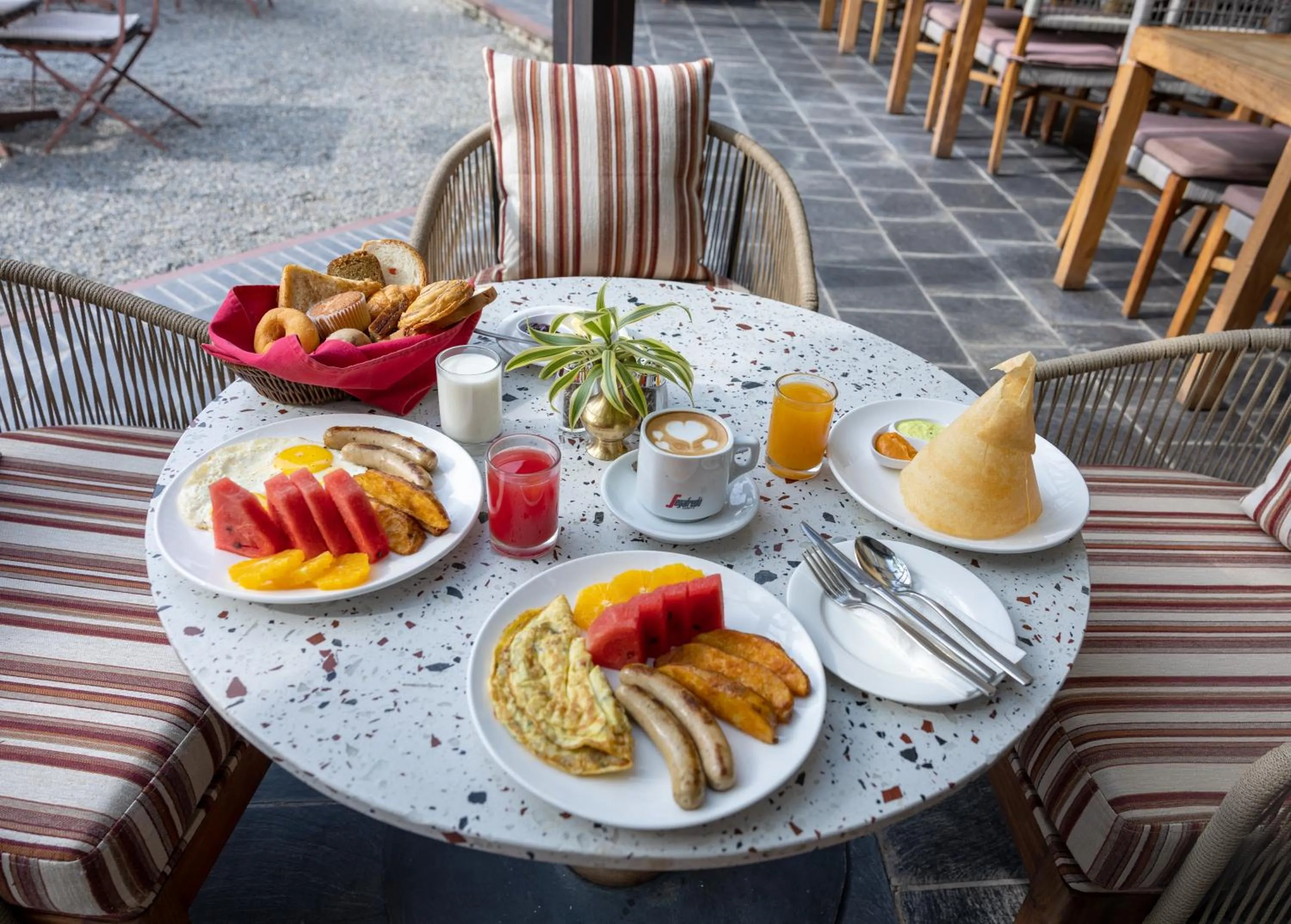 Food and drinks in Temple Tree Resort & Spa, Pokhara