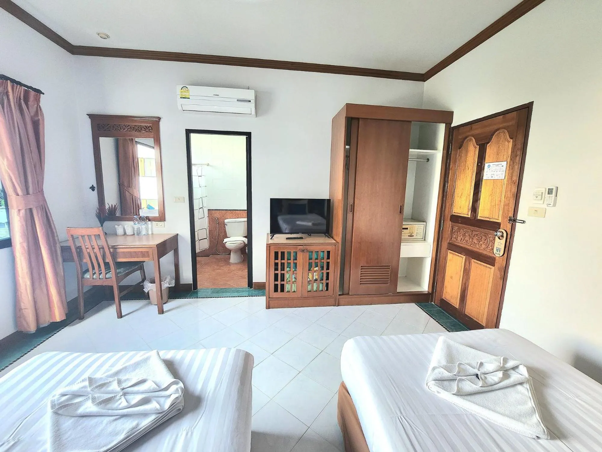 Bedroom, Bed in Sea Front Home Hotel - Patong Beach