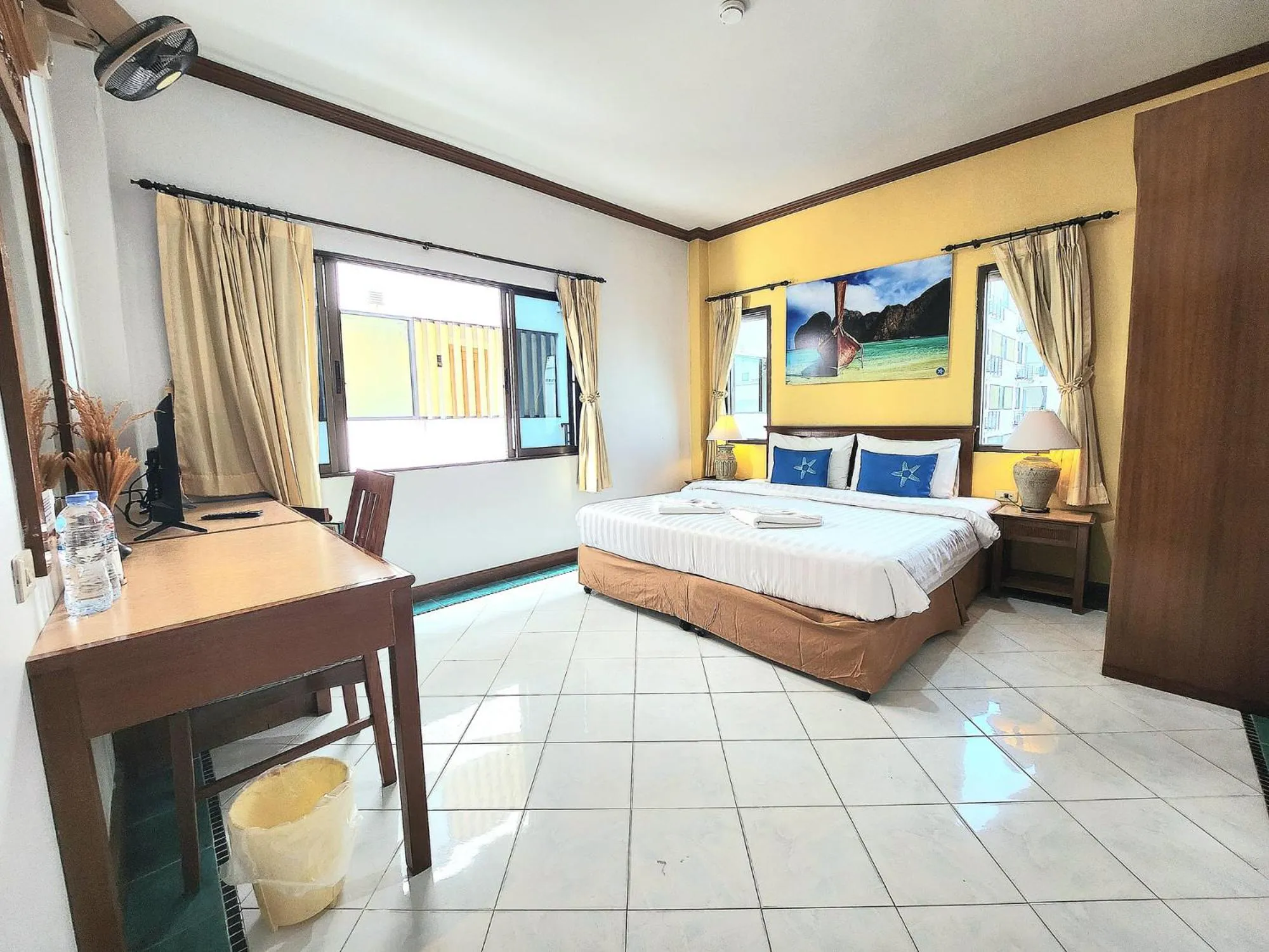 Bedroom, Bed in Sea Front Home Hotel - Patong Beach