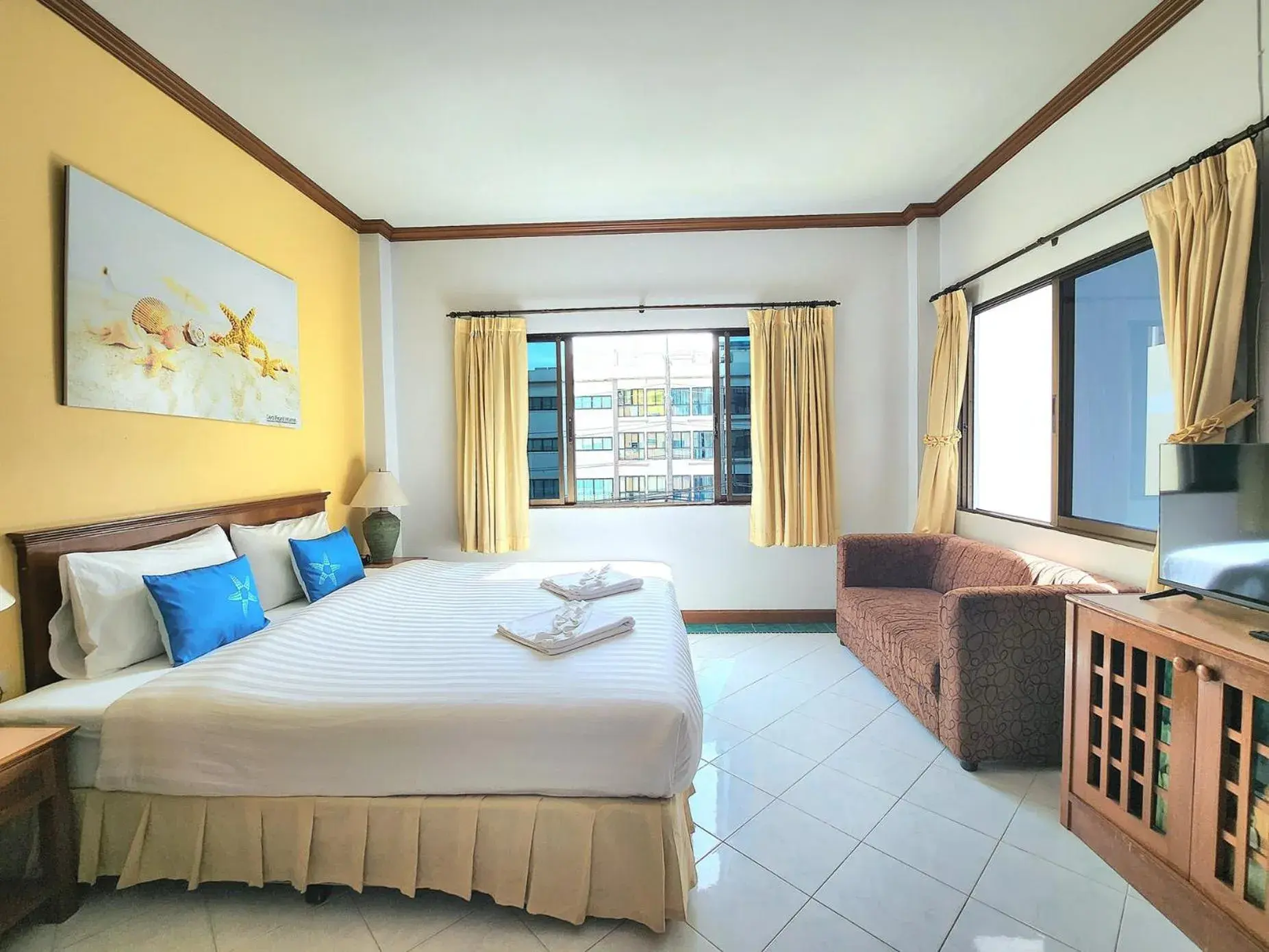 Superior King Room in Sea Front Home Hotel - Patong Beach Superior King Room in Sea Front Home Hotel - Patong Beach