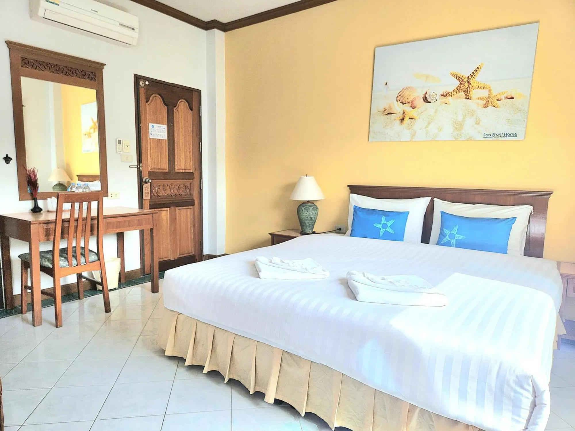 Bedroom, Bed in Sea Front Home Hotel - Patong Beach