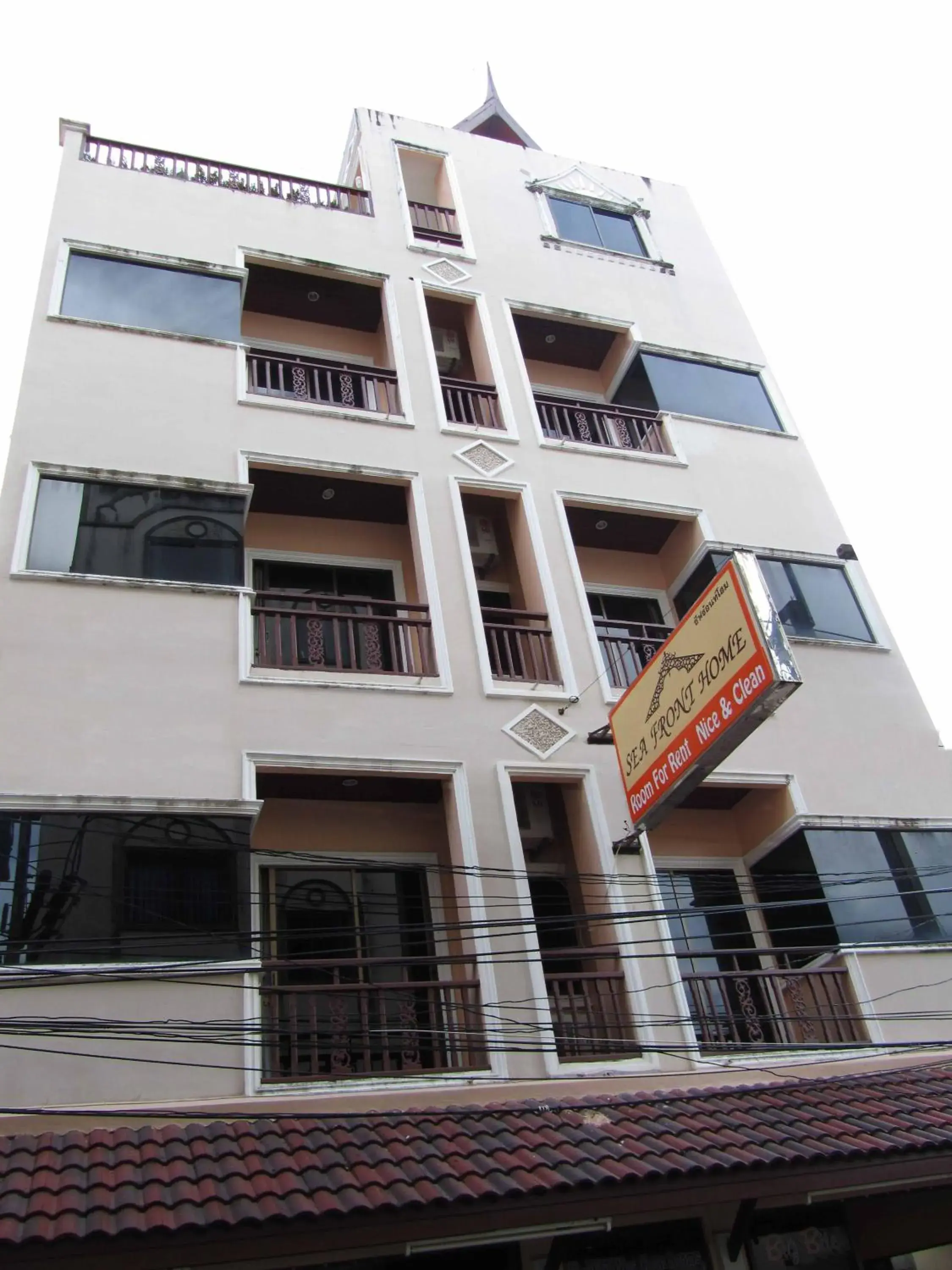Property building in Sea Front Home Hotel - Patong Beach Property building in Sea Front Home Hotel - Patong Beach
