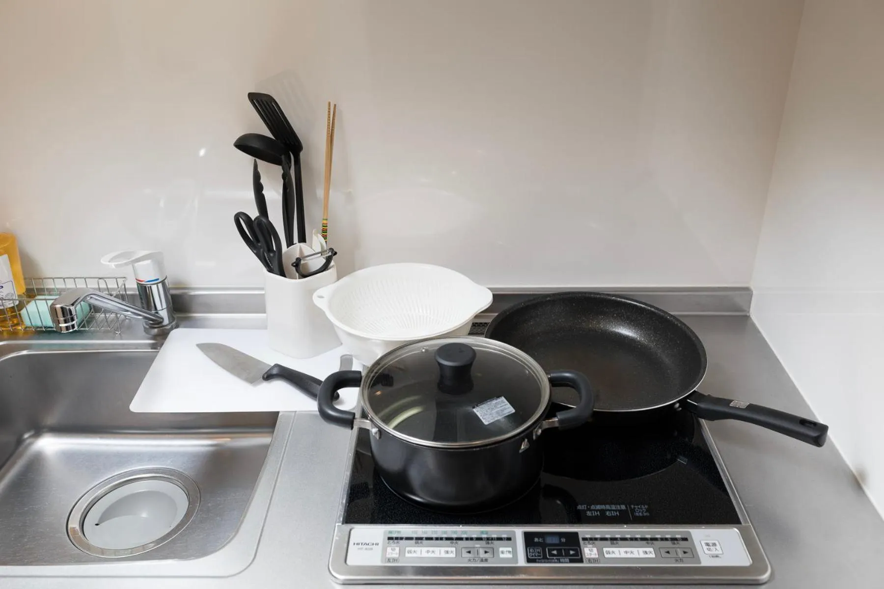 kitchen in e-stay namba