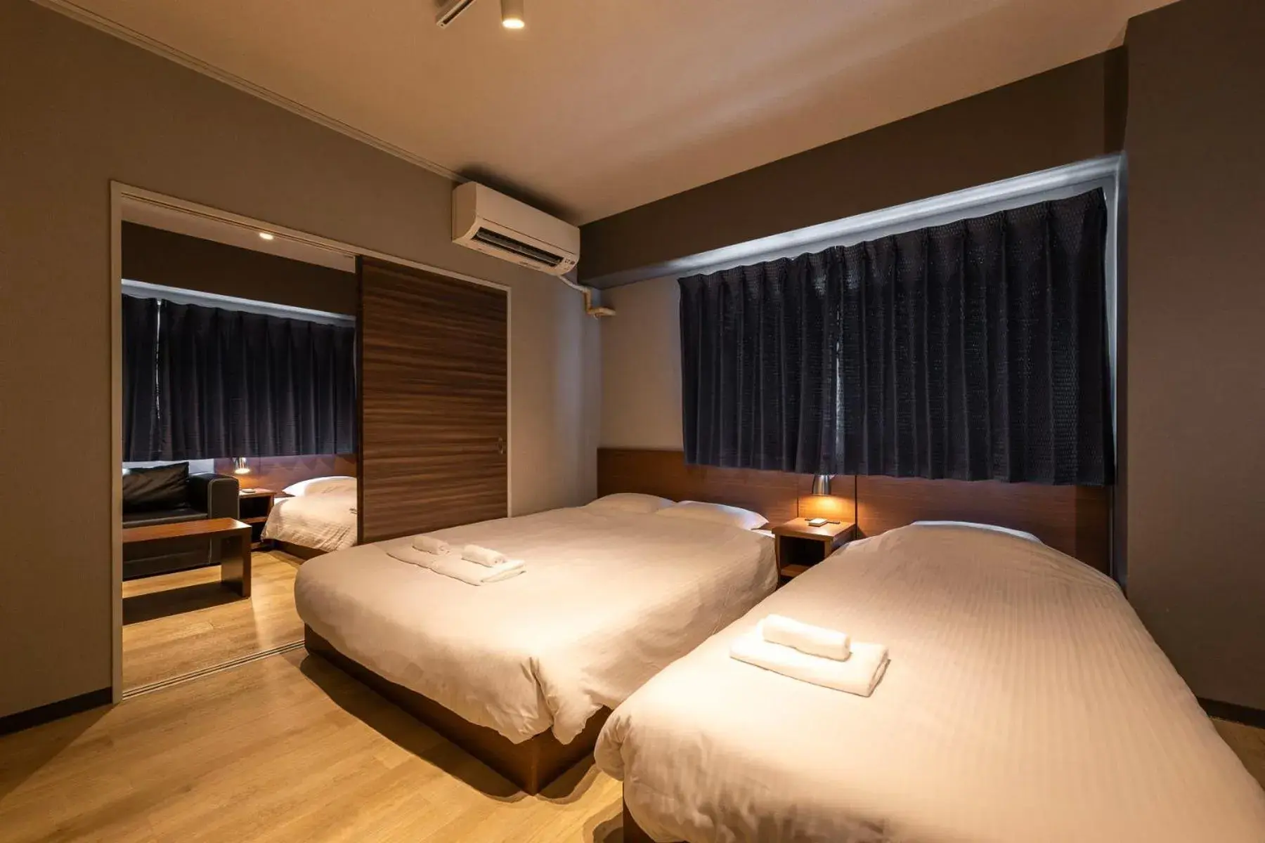 Bed in e-stay namba Bed in e-stay namba