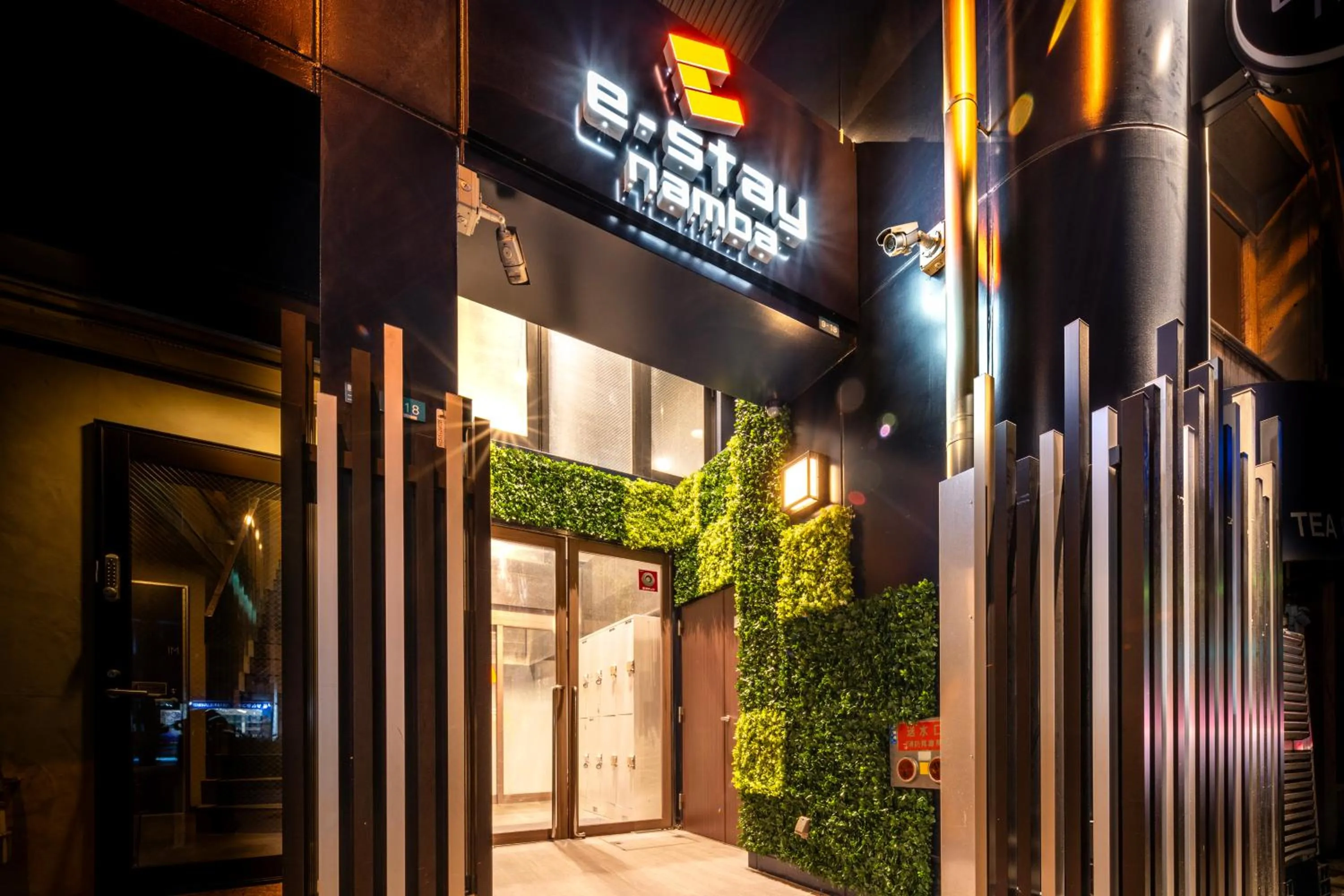 Night in e-stay namba