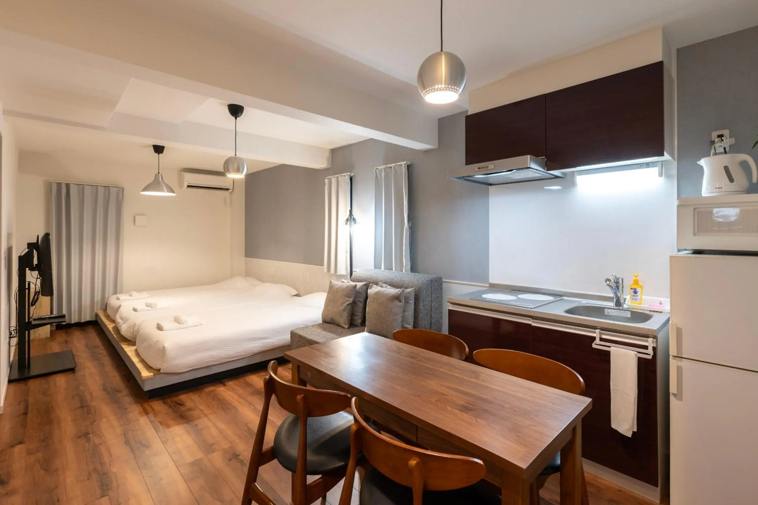 Bed in e-stay namba Bed in e-stay namba