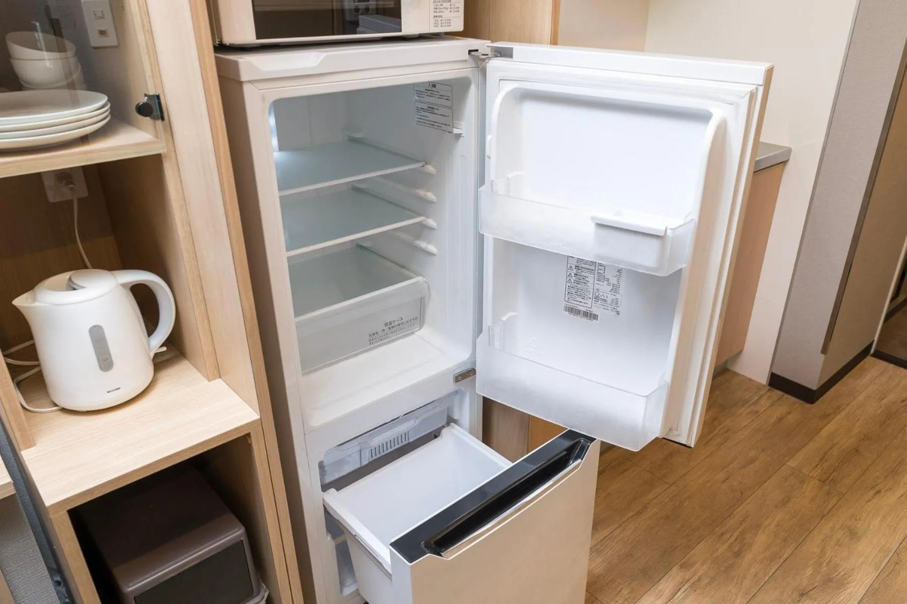 kitchen in e-stay namba