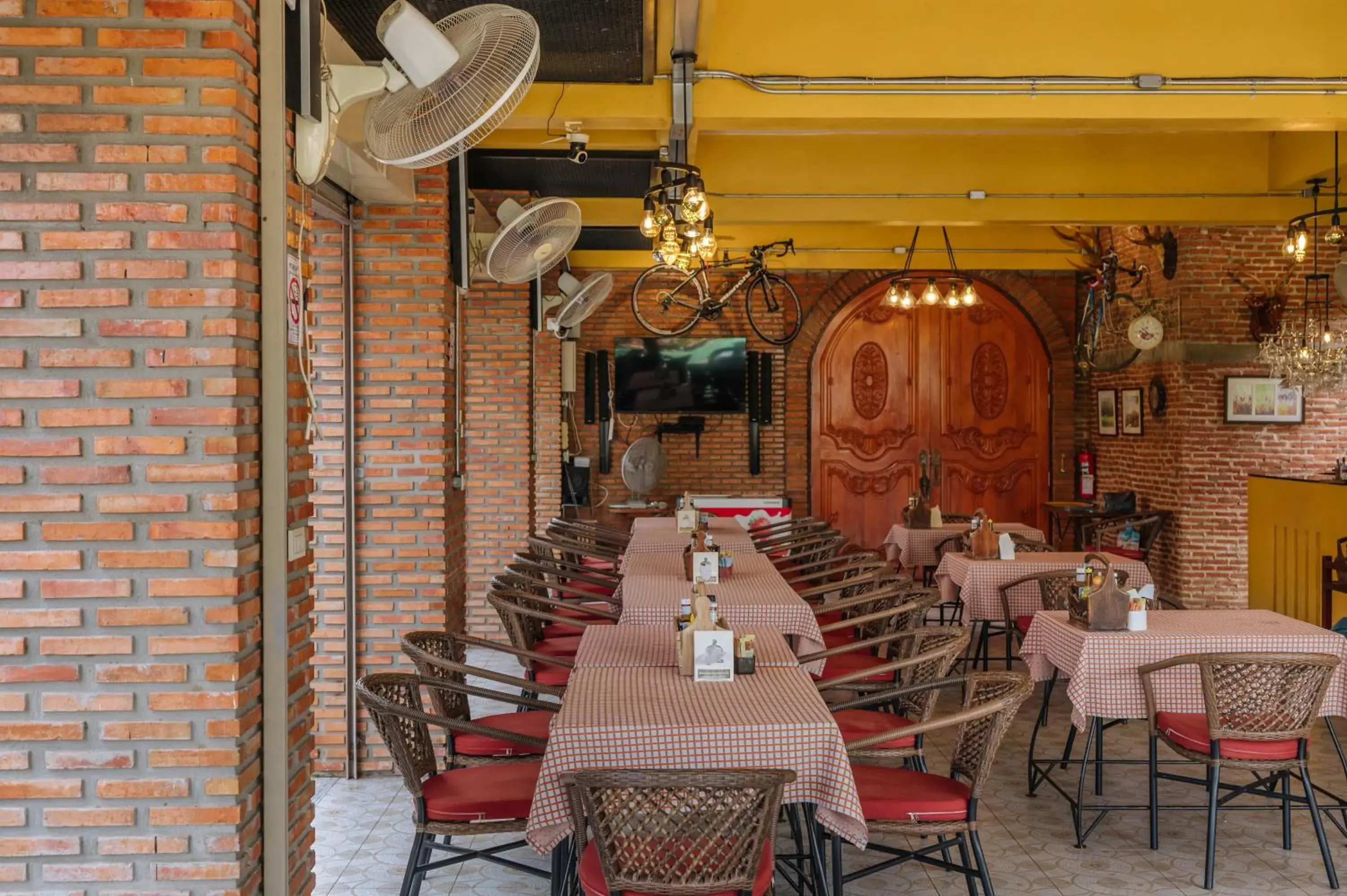 Restaurant/places to eat in Pongphen Guesthouse - SHA Plus Certified Restaurant/places to eat in Pongphen Guesthouse - SHA Plus Certified