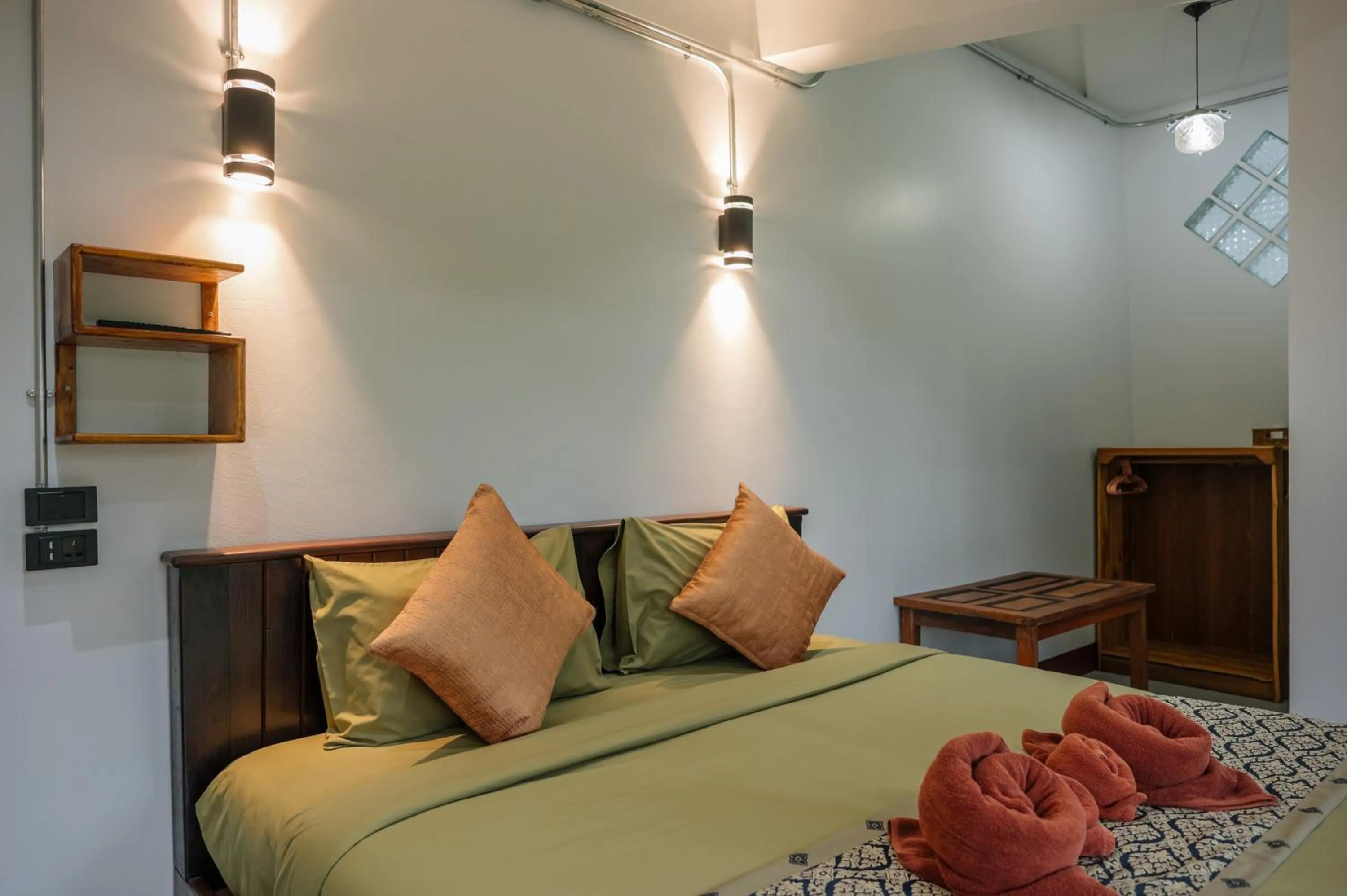 Photo of the whole room, Bed in Pongphen Guesthouse - SHA Plus Certified