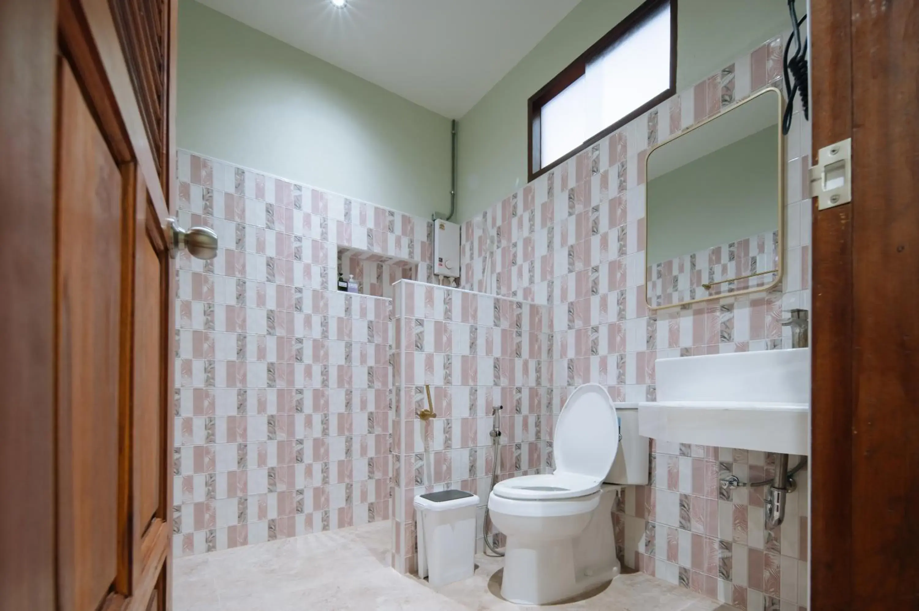 Property building in Pongphen Guesthouse - SHA Plus Certified Property building in Pongphen Guesthouse - SHA Plus Certified