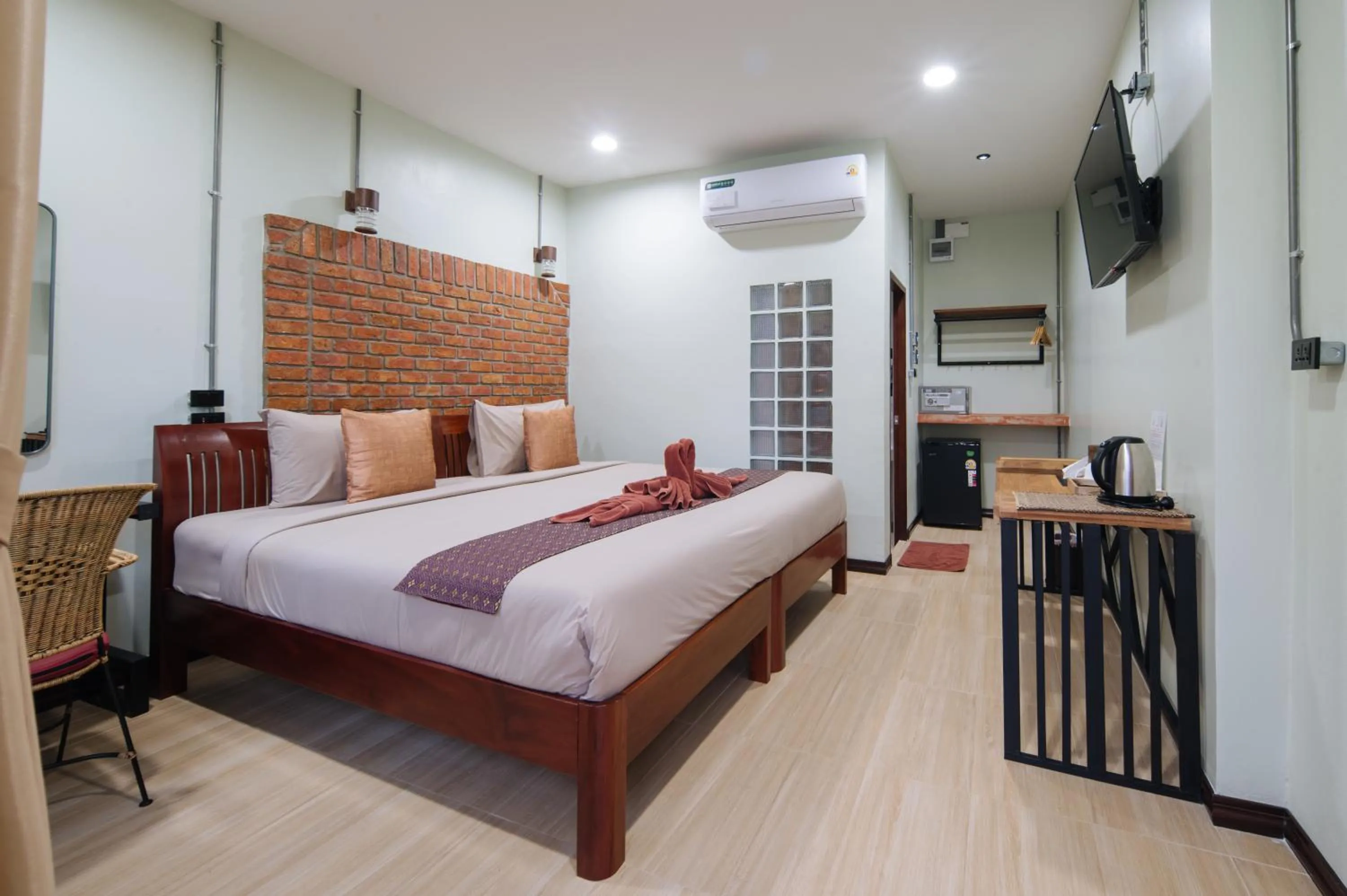 Bedroom, Bed in Pongphen Guesthouse - SHA Plus Certified