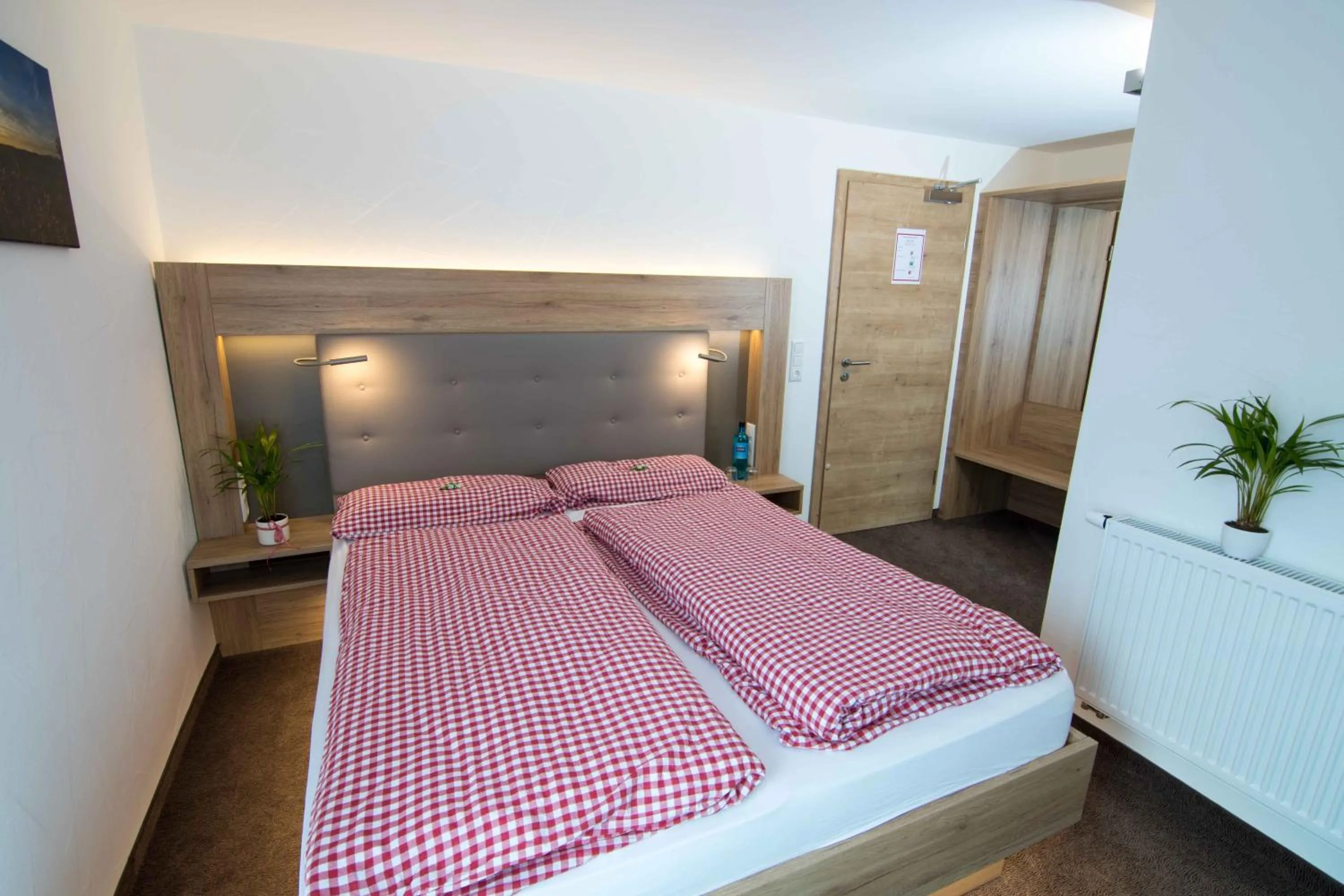 Photo of the whole room, Bed in Pension Klein