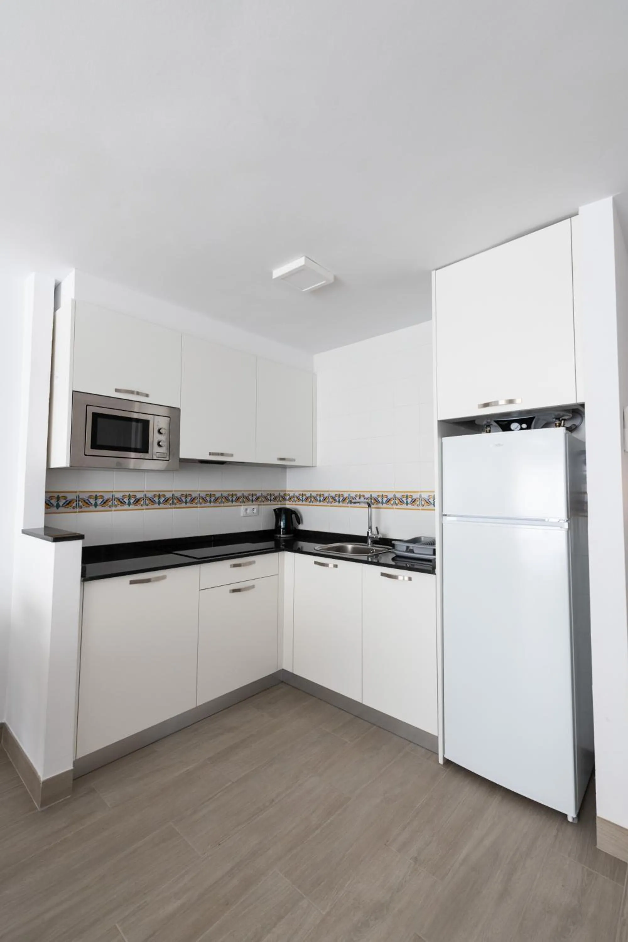 Kitchen or kitchenette in Apartamentos Marblau