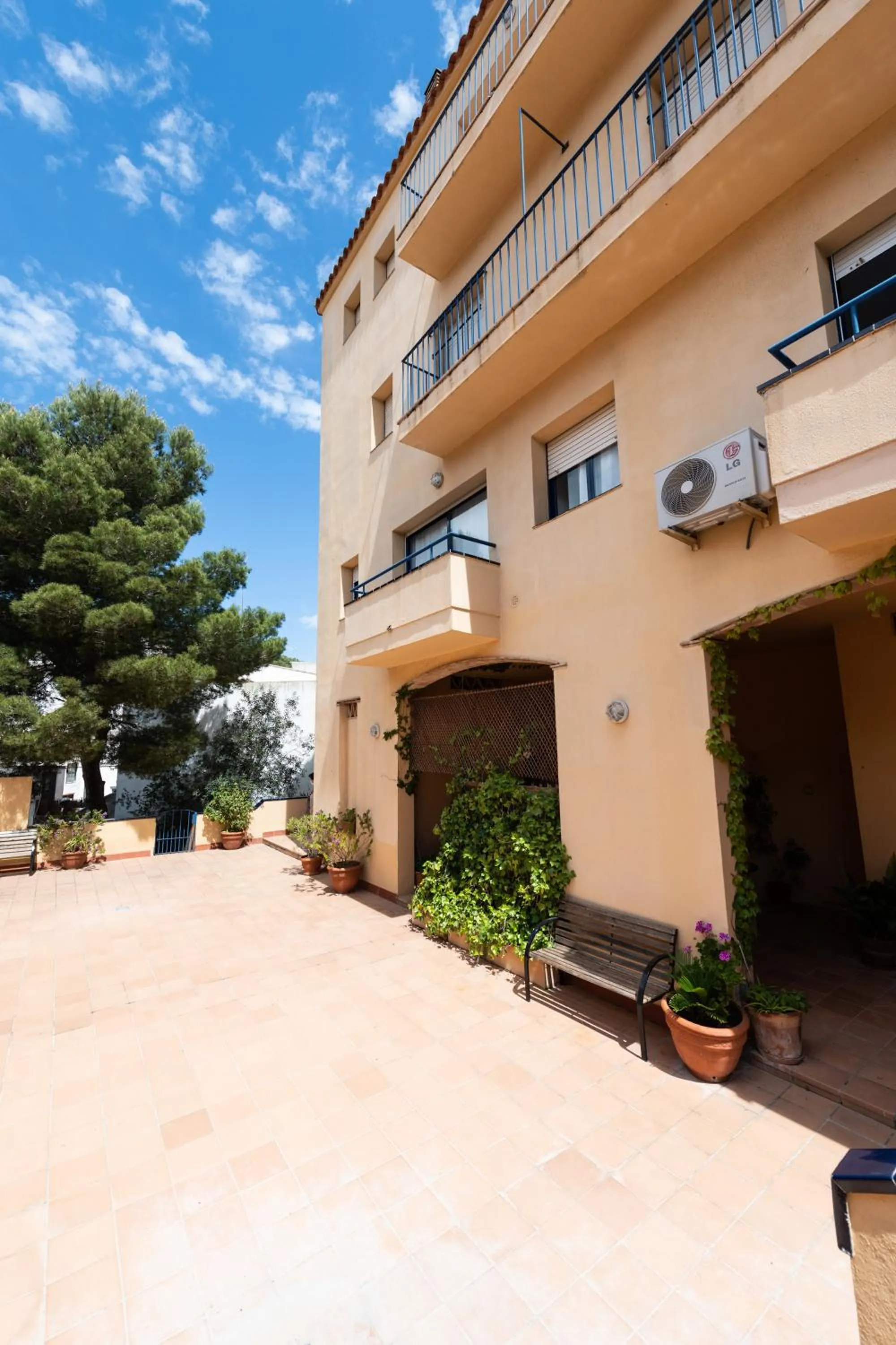 Property building in Apartamentos Marblau