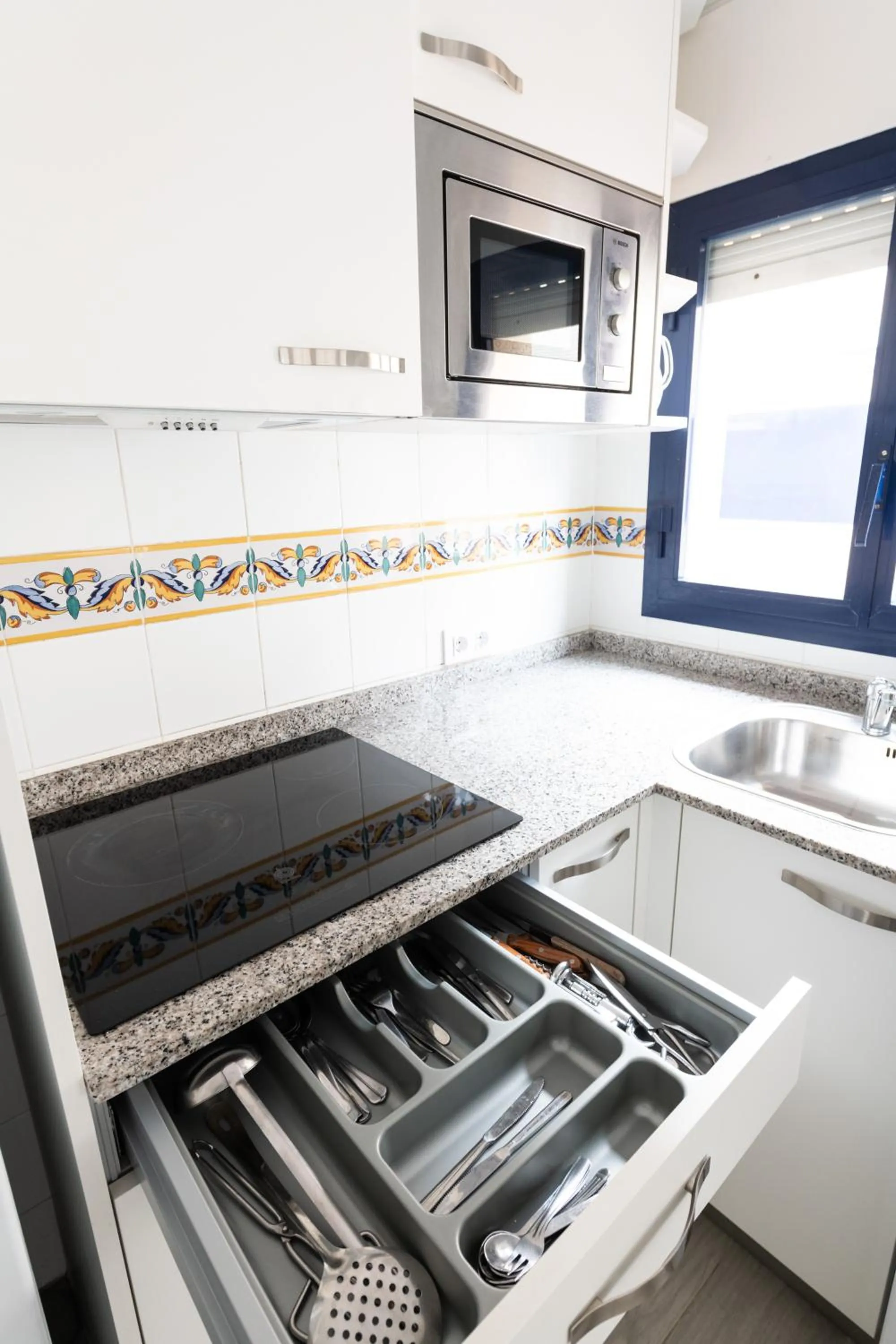 Kitchen or kitchenette in Apartamentos Marblau