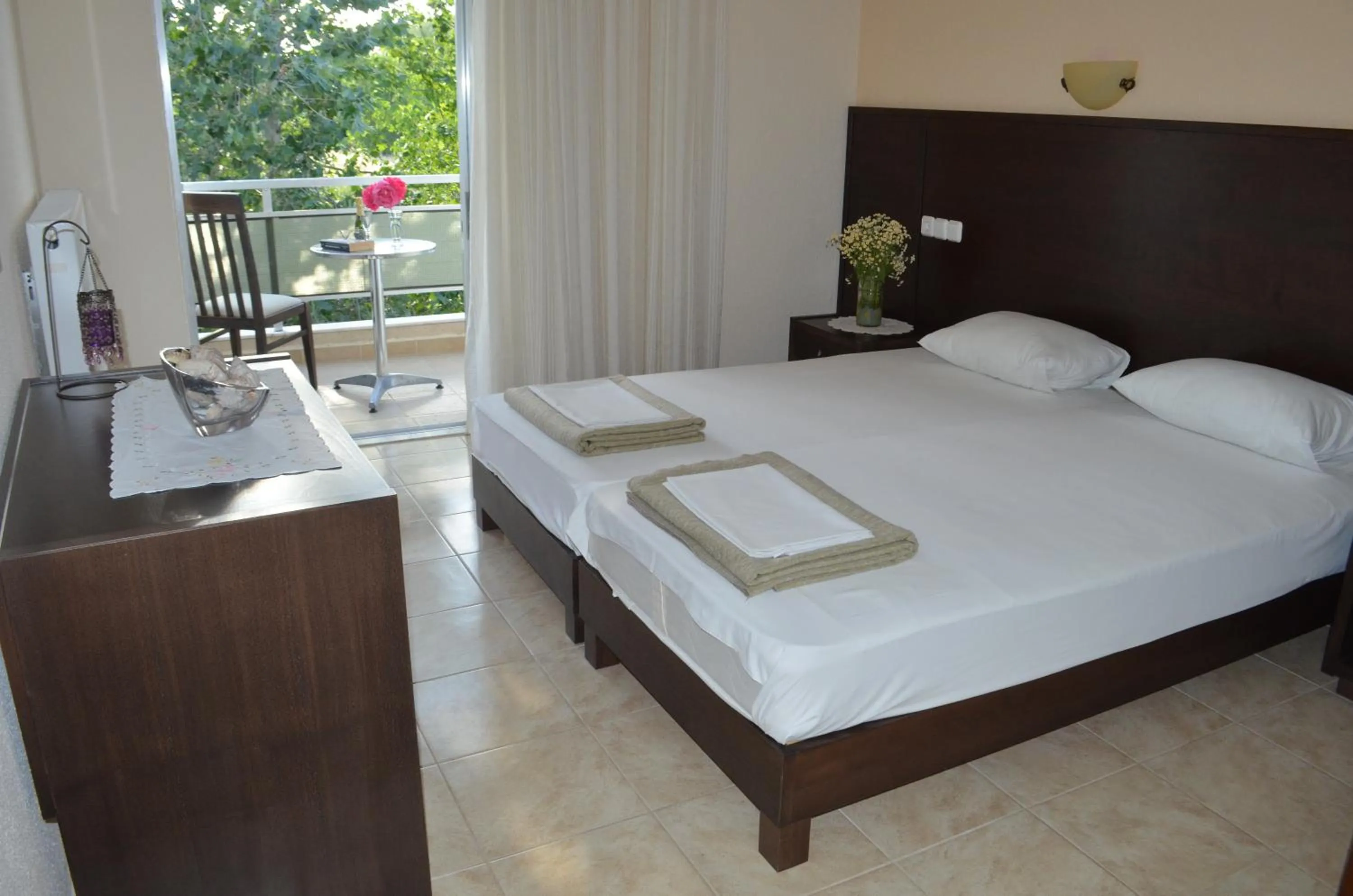 Bed in Hotel Achillion