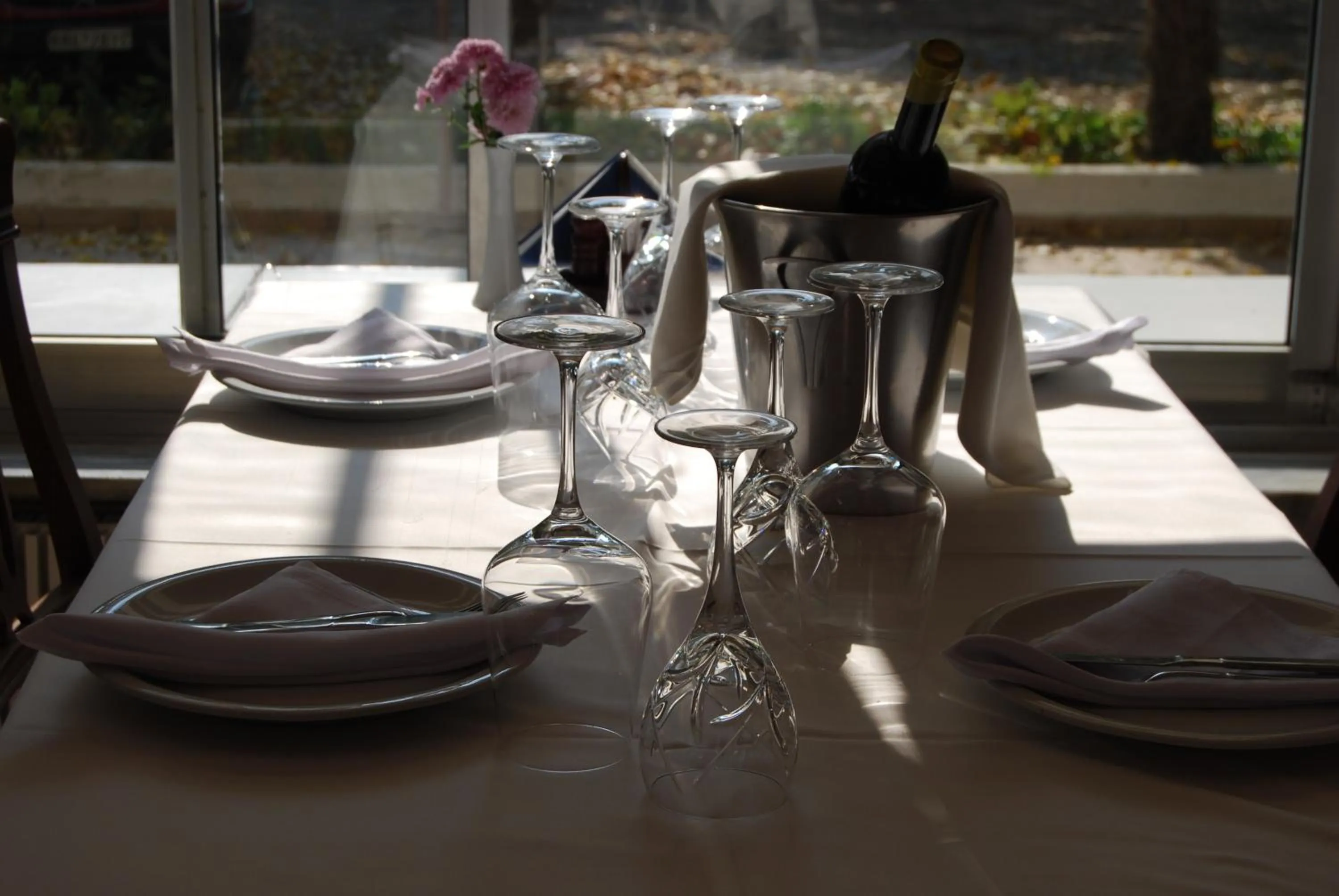 Restaurant/places to eat in Hotel Achillion