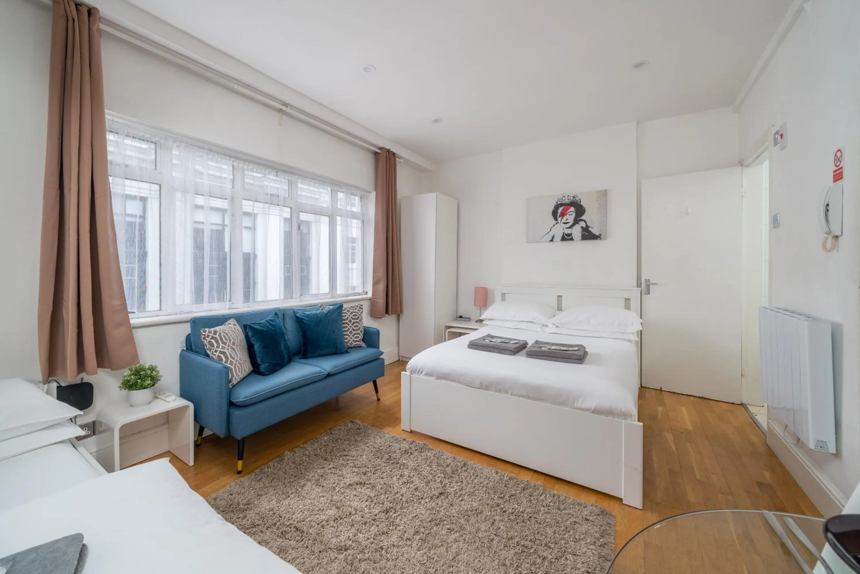 Bed in Private Studio - Wardour Street - Berwick Street